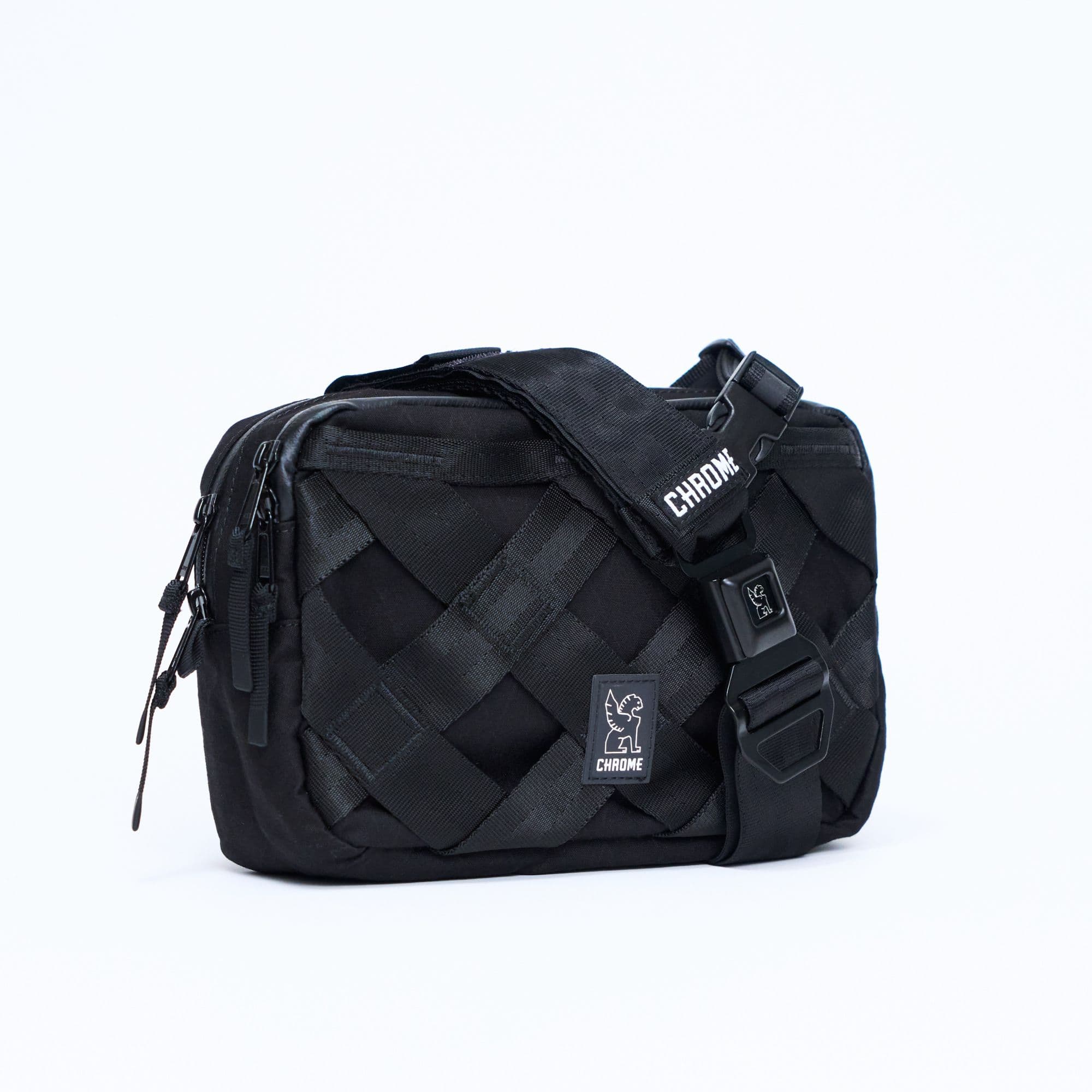 The back of the Barrage 5L Sling in black #color_black x