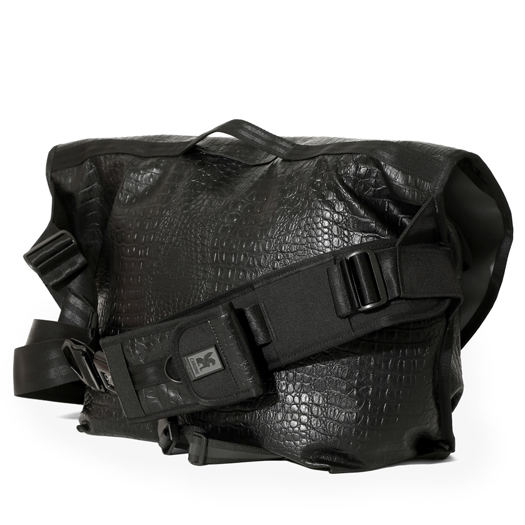 The back of the Chrome x EG Citizen 24L in Black #color_croco / black