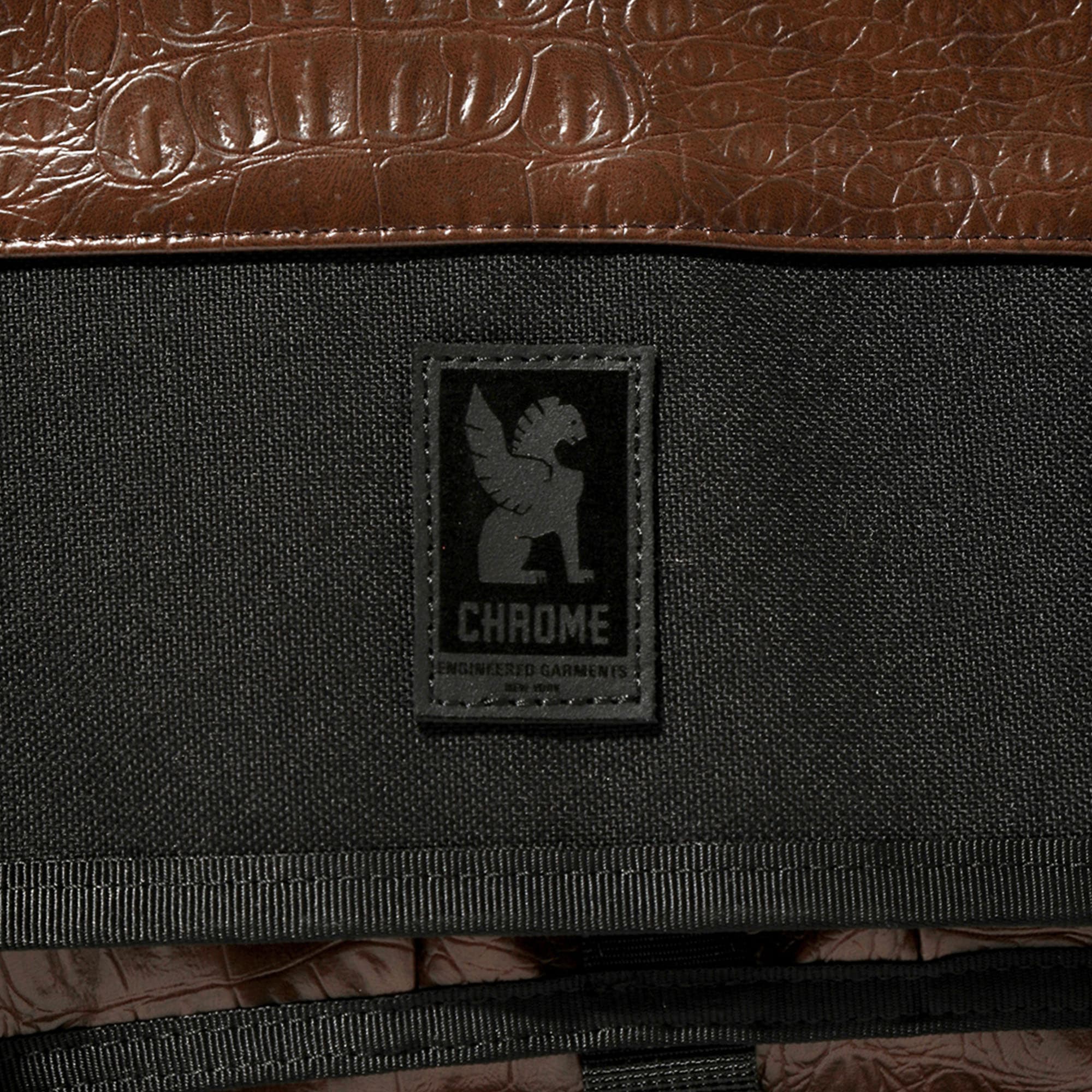 EG edition Citizen 24L Messenger logo #color_croco / dark brown