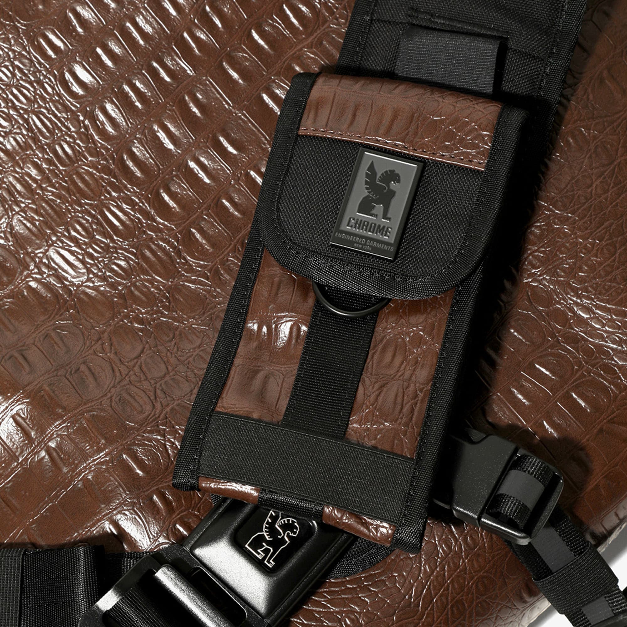 EG edition Citizen 24L Messenger matching phone pouch #color_croco / dark brown