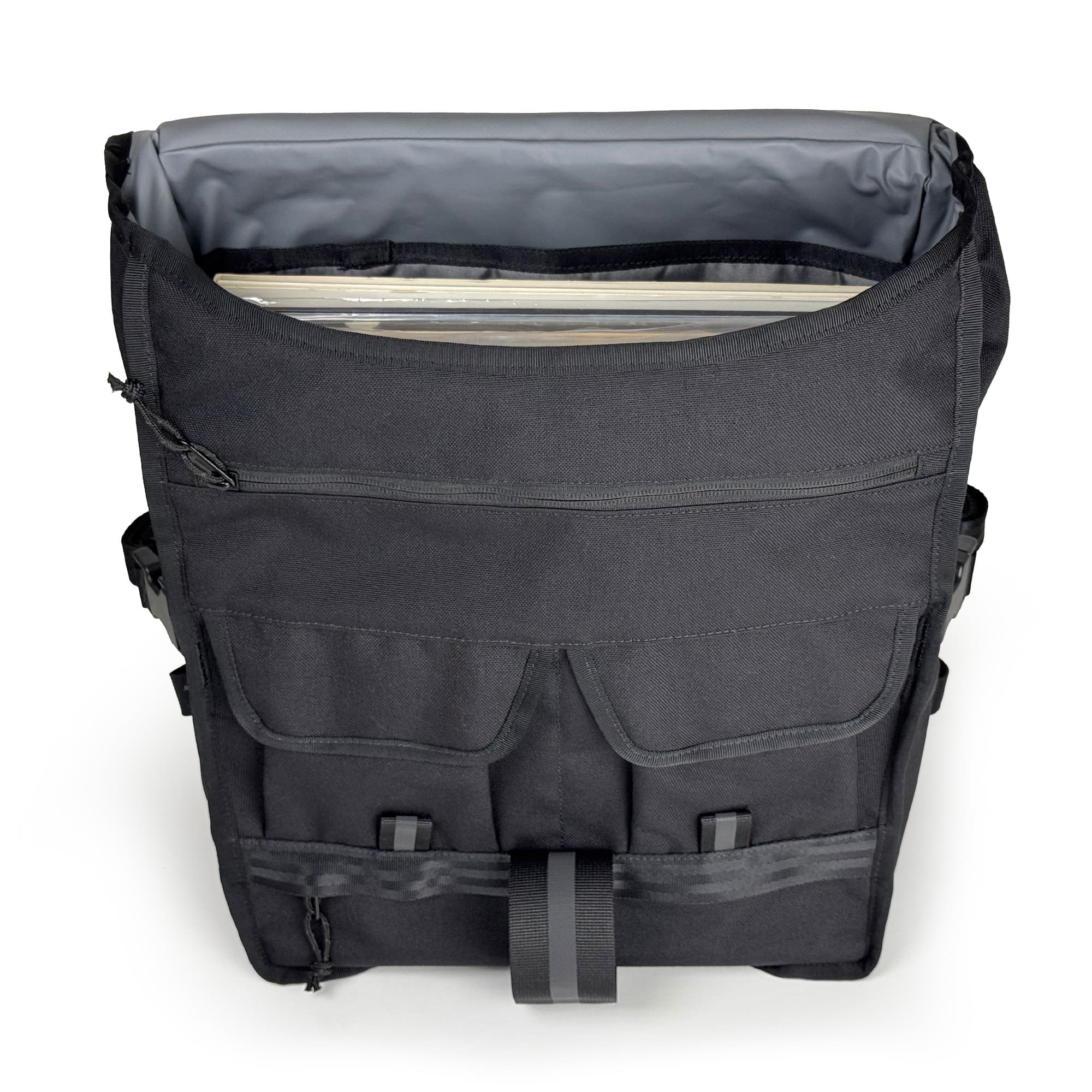 The inside of the Warsaw Tote in black #color_black