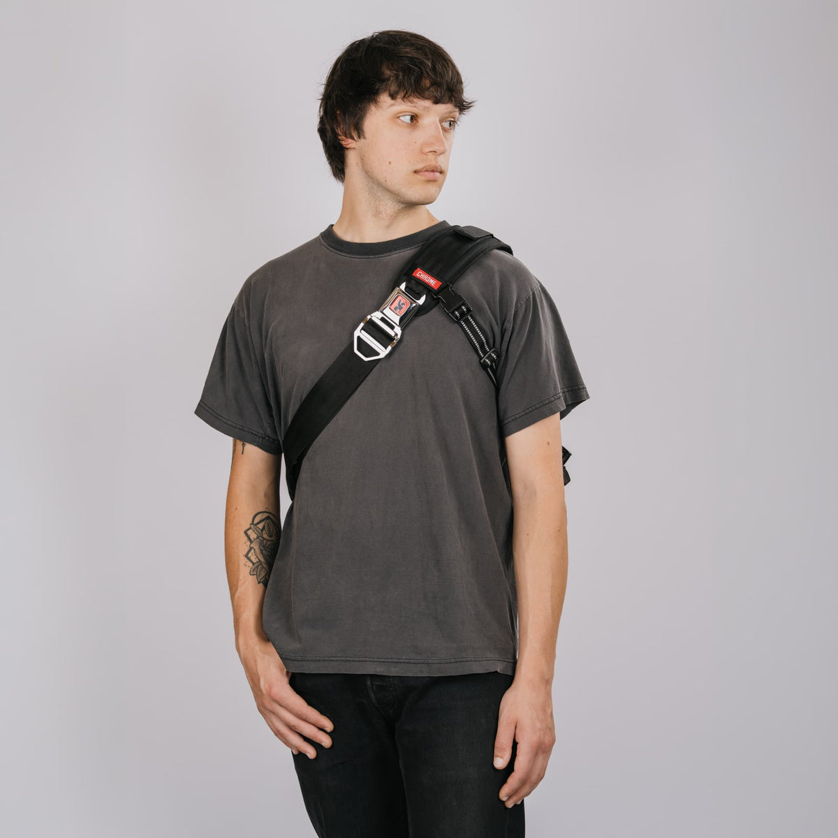 Kadet Max Sling in Classic Black White with the stabilizer strap #color_classic / black / white
