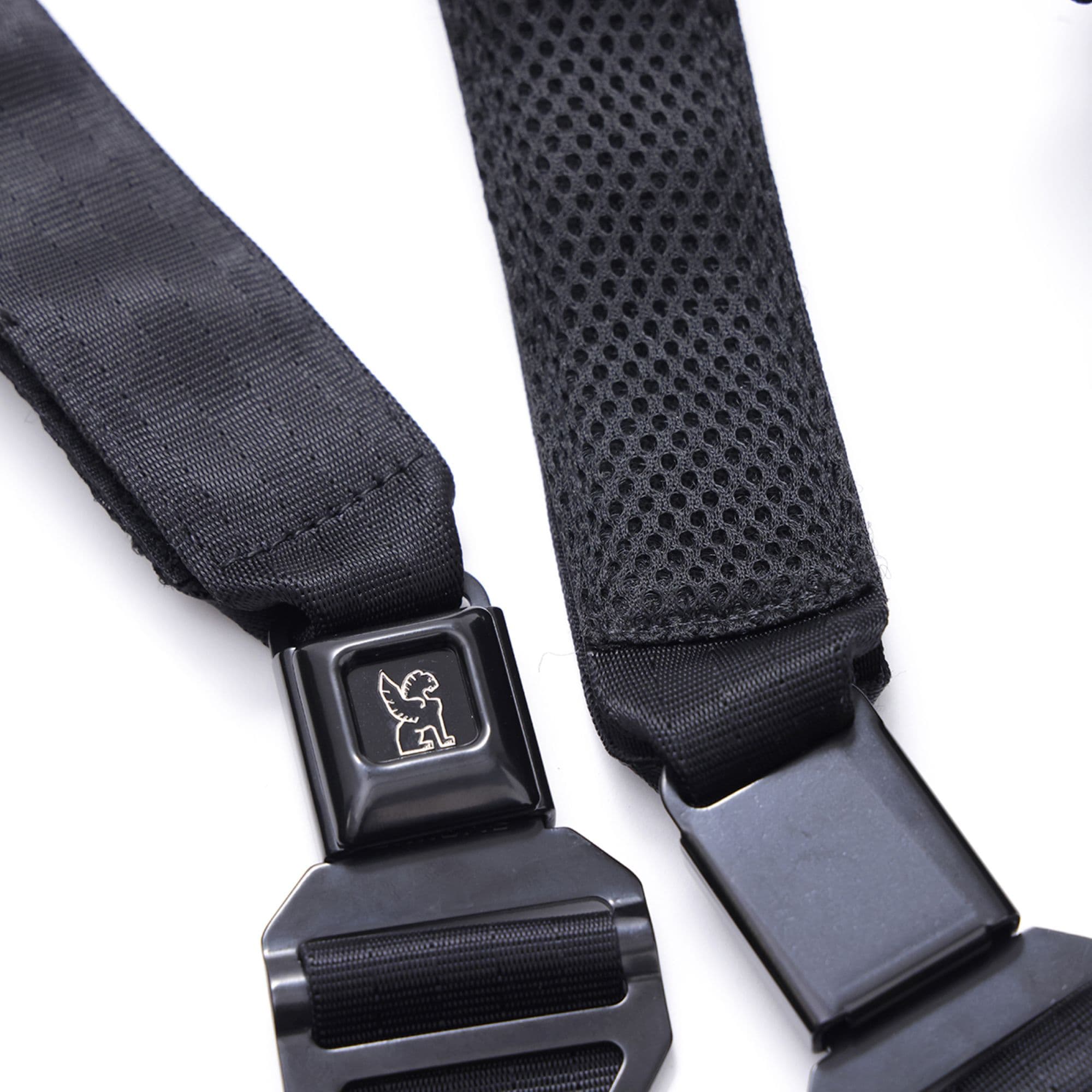 The mini buckle up close of the Barrage 5L Sling