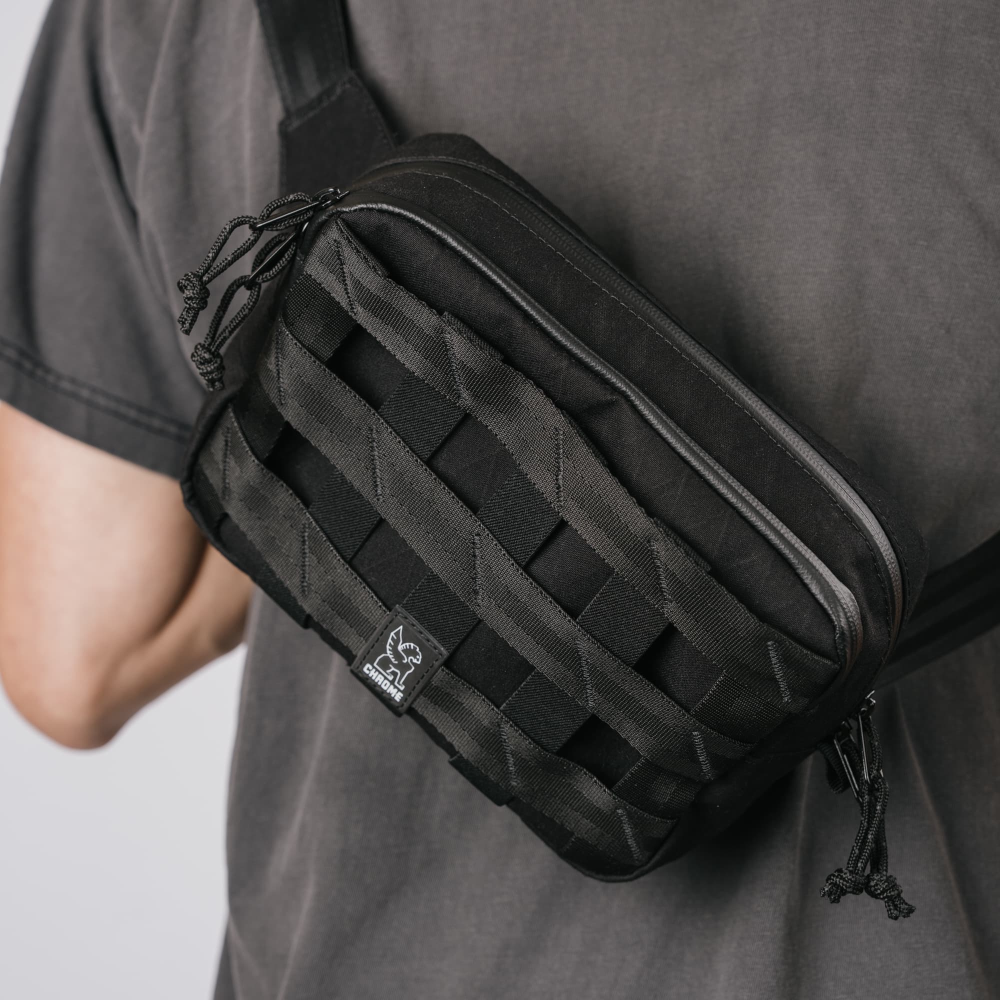 An up-close view of the Barrage 5L on the back of a guy