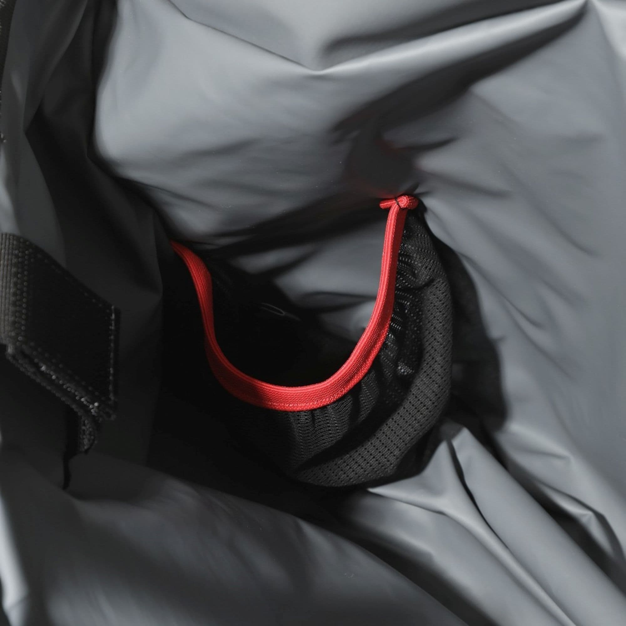 Inside of the EG edition Citizen 24L Messenger water bottle pocket