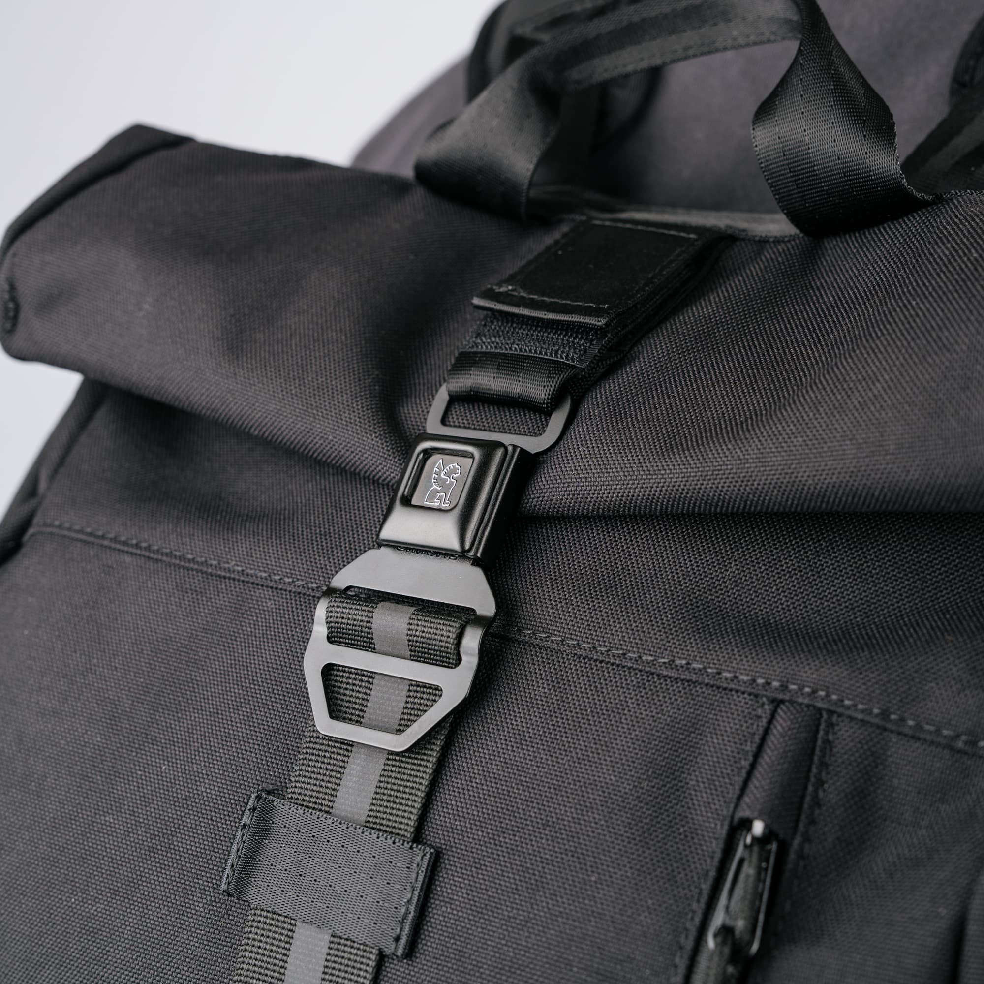The top swappable SM Buckle Closure on the Initiate Pack up close