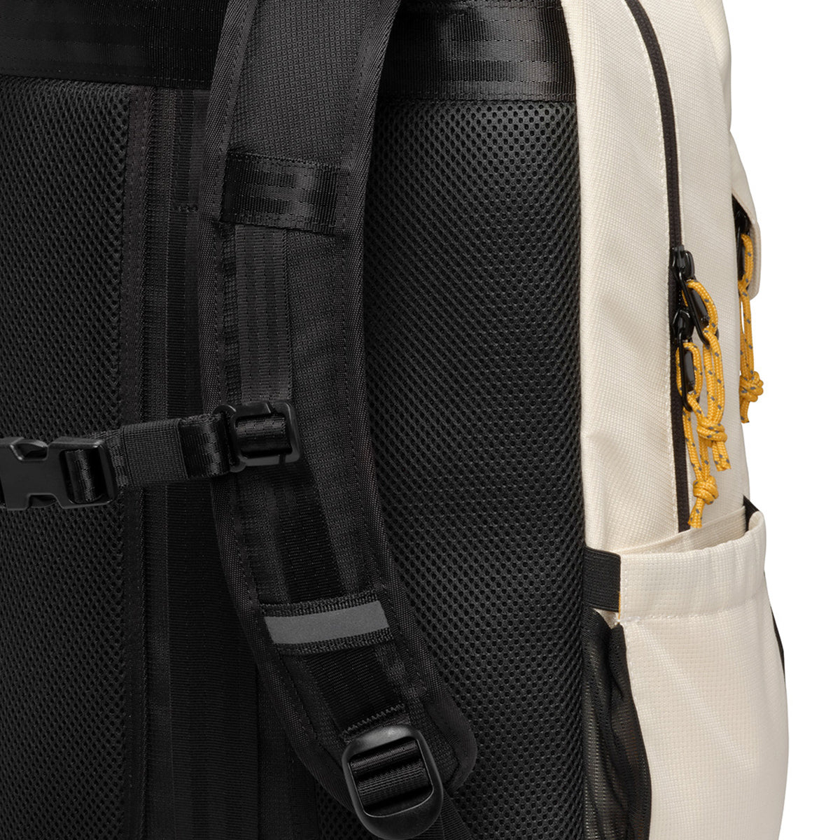 Shoulder straps & back panel of the Ruckas 23L backpack in natural