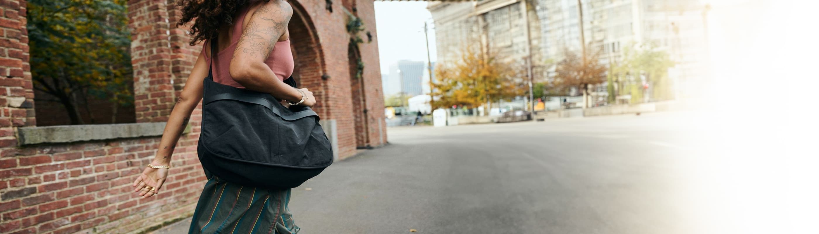 woman walking with the Yoyogi messenger bag