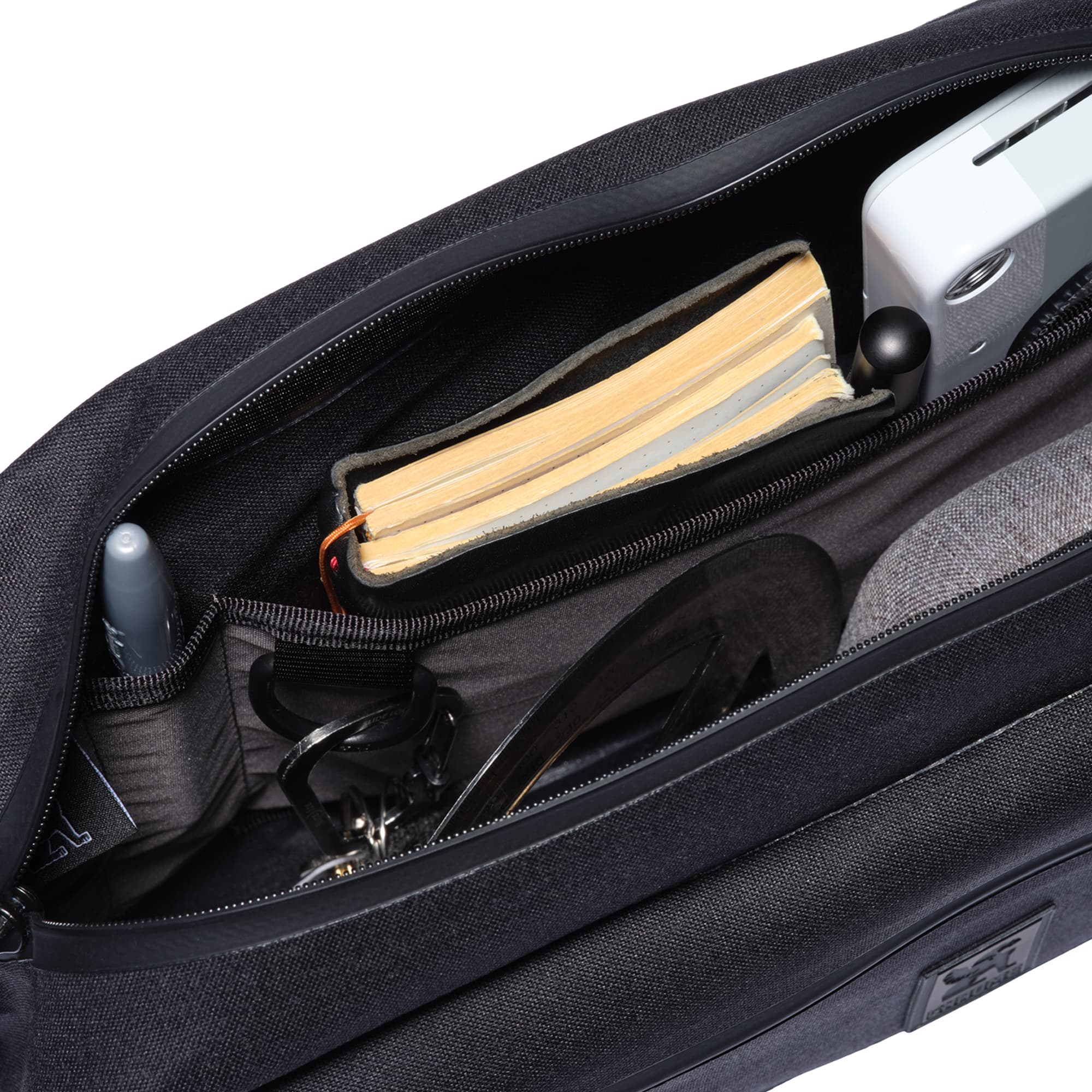 Kadet WP up close inside view #color_black