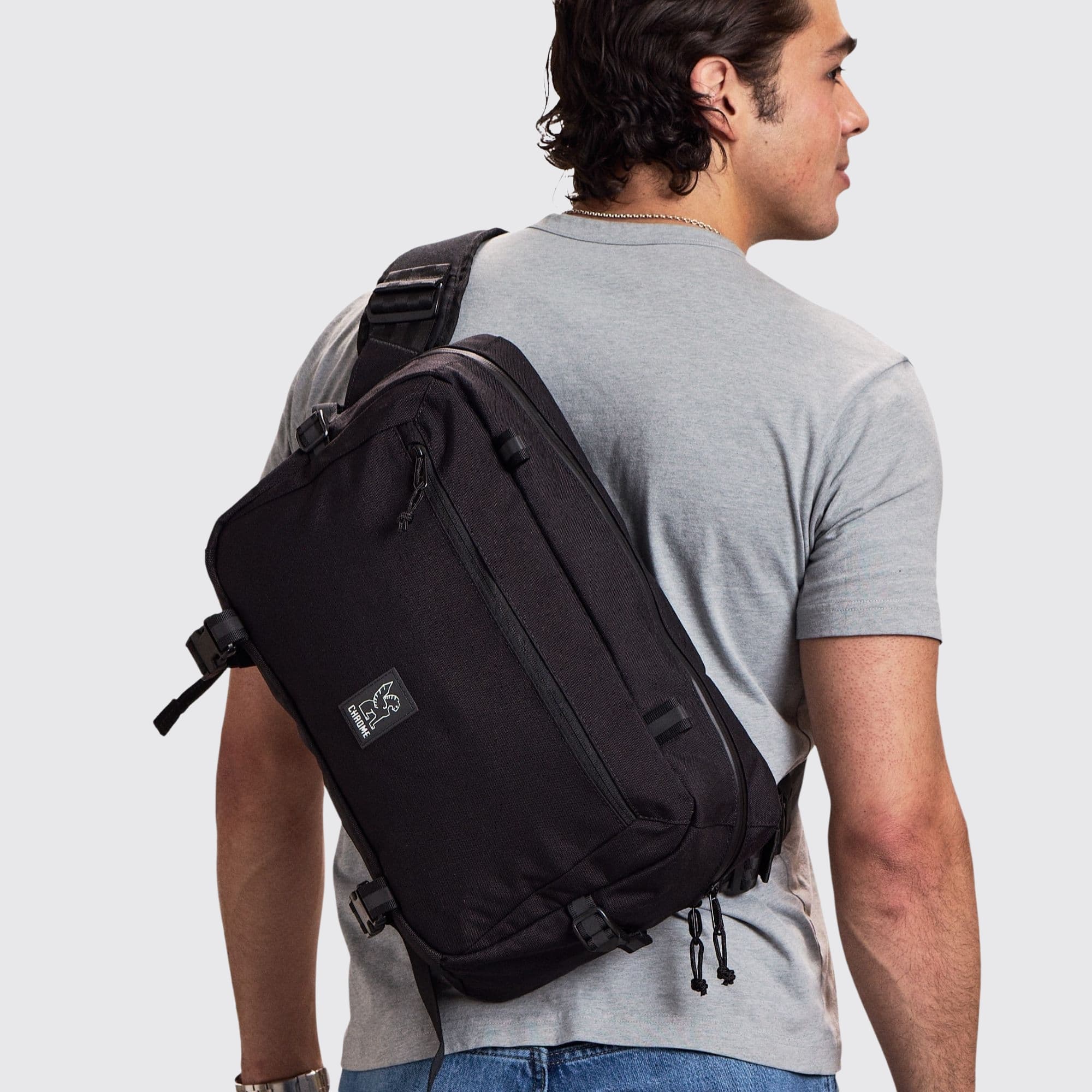 A guy wearing the Kadet Max in Black on their back