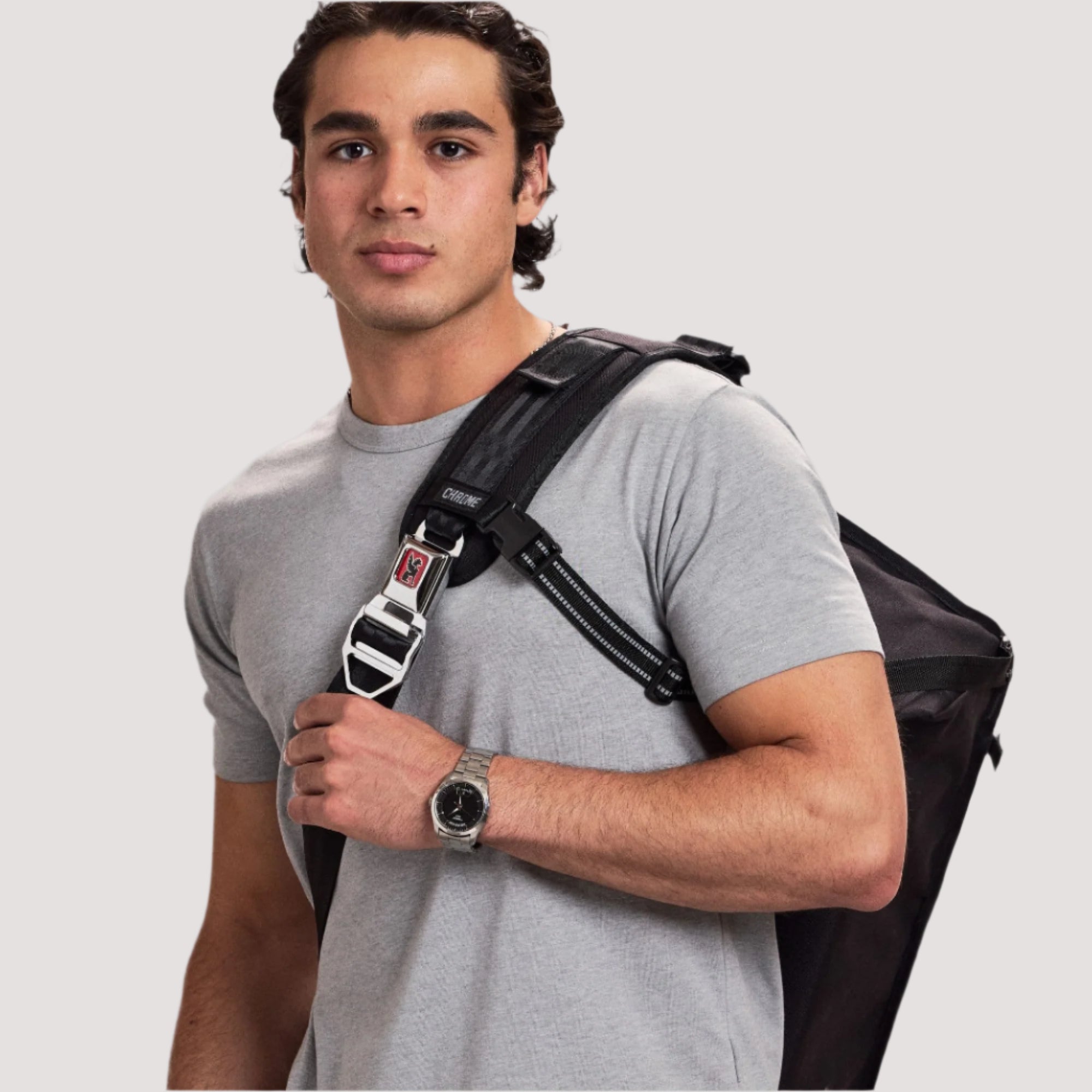 The buckle of the Metropolis Messenger on a man