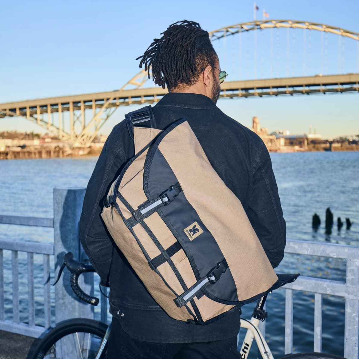A man wearing the Citizen Messenger in Coyote Brown