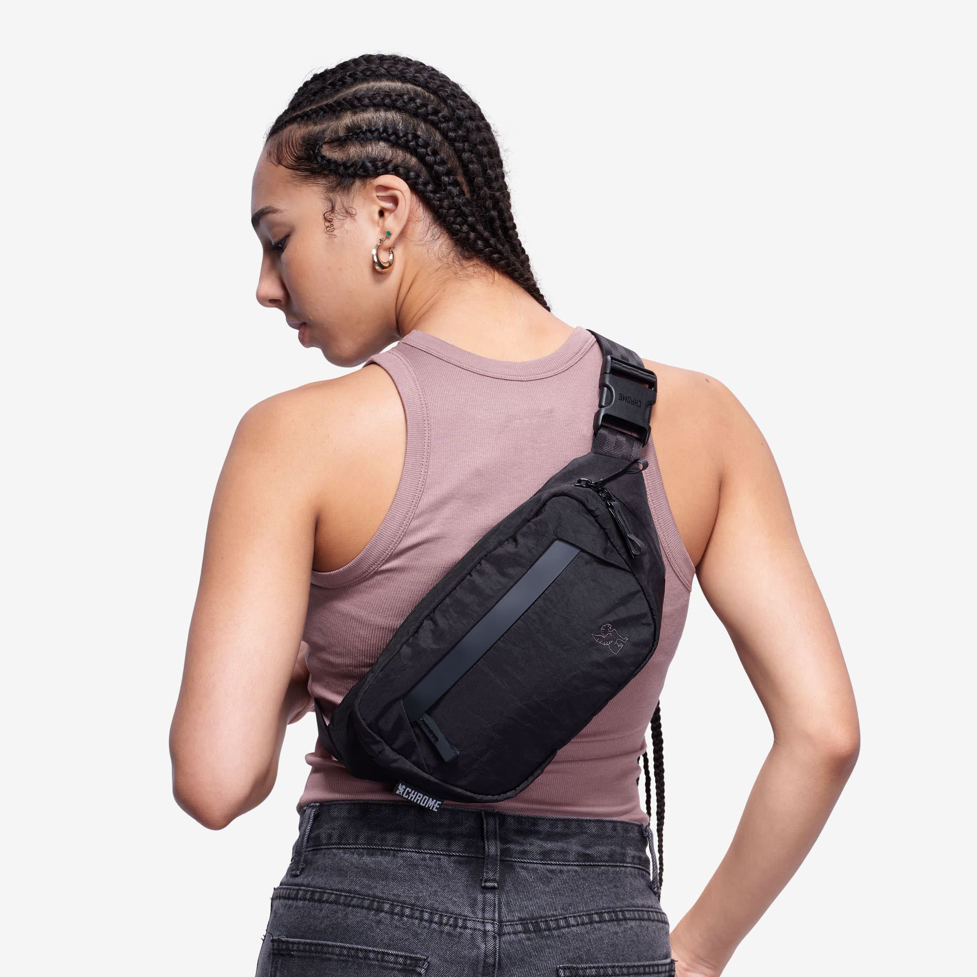 Sabin 3L on the back of a woman