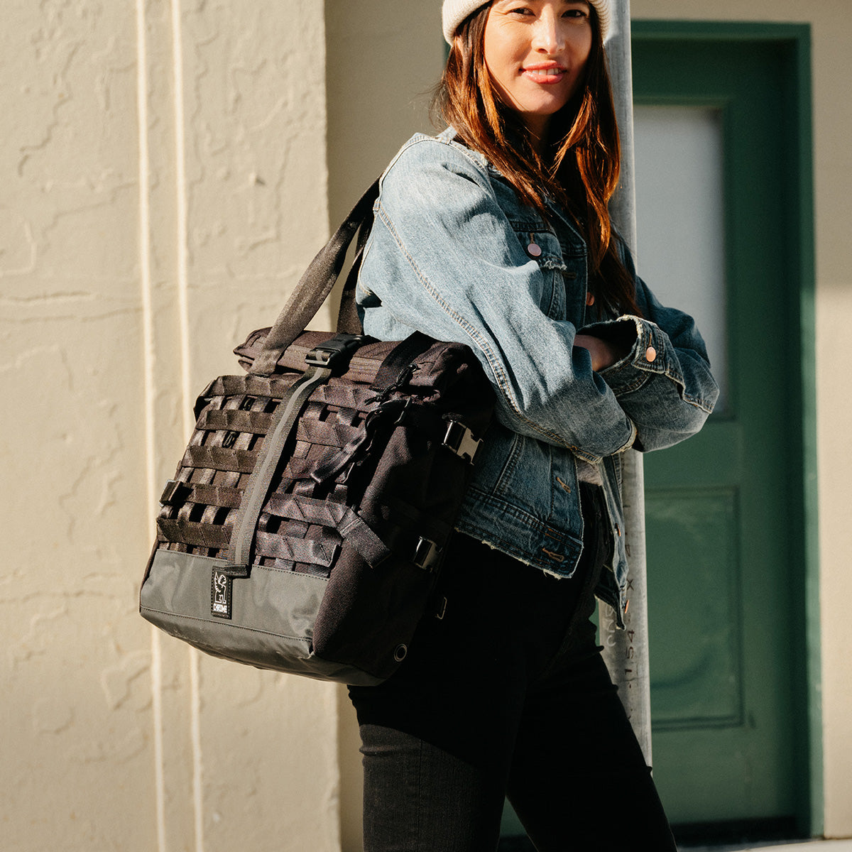 Barrage Tote Travel bag callout for navigation