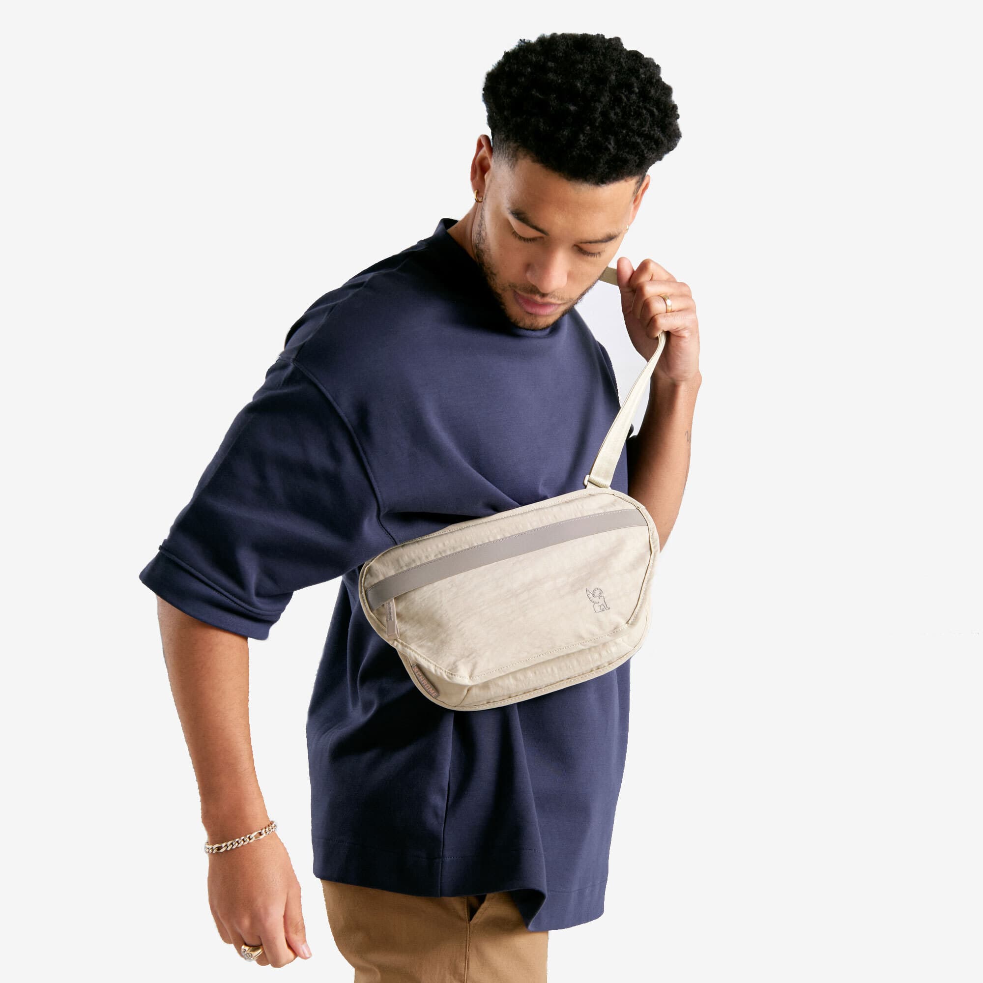 Sodo Sling on a man wearing it forward color_sandstone