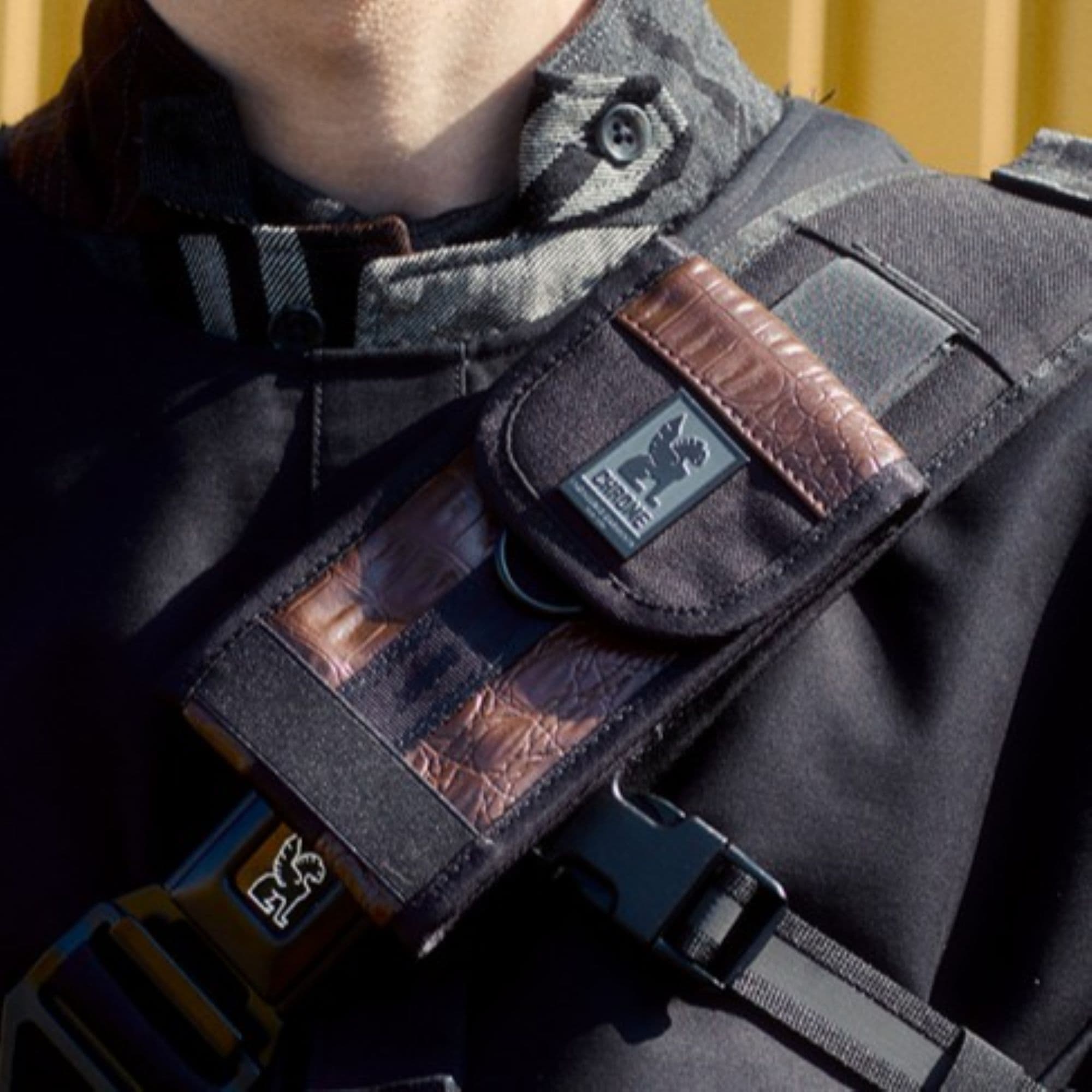 The matching phone pouch up close of the EG edition Citizen 24L Messenger #color_croco / dark brown