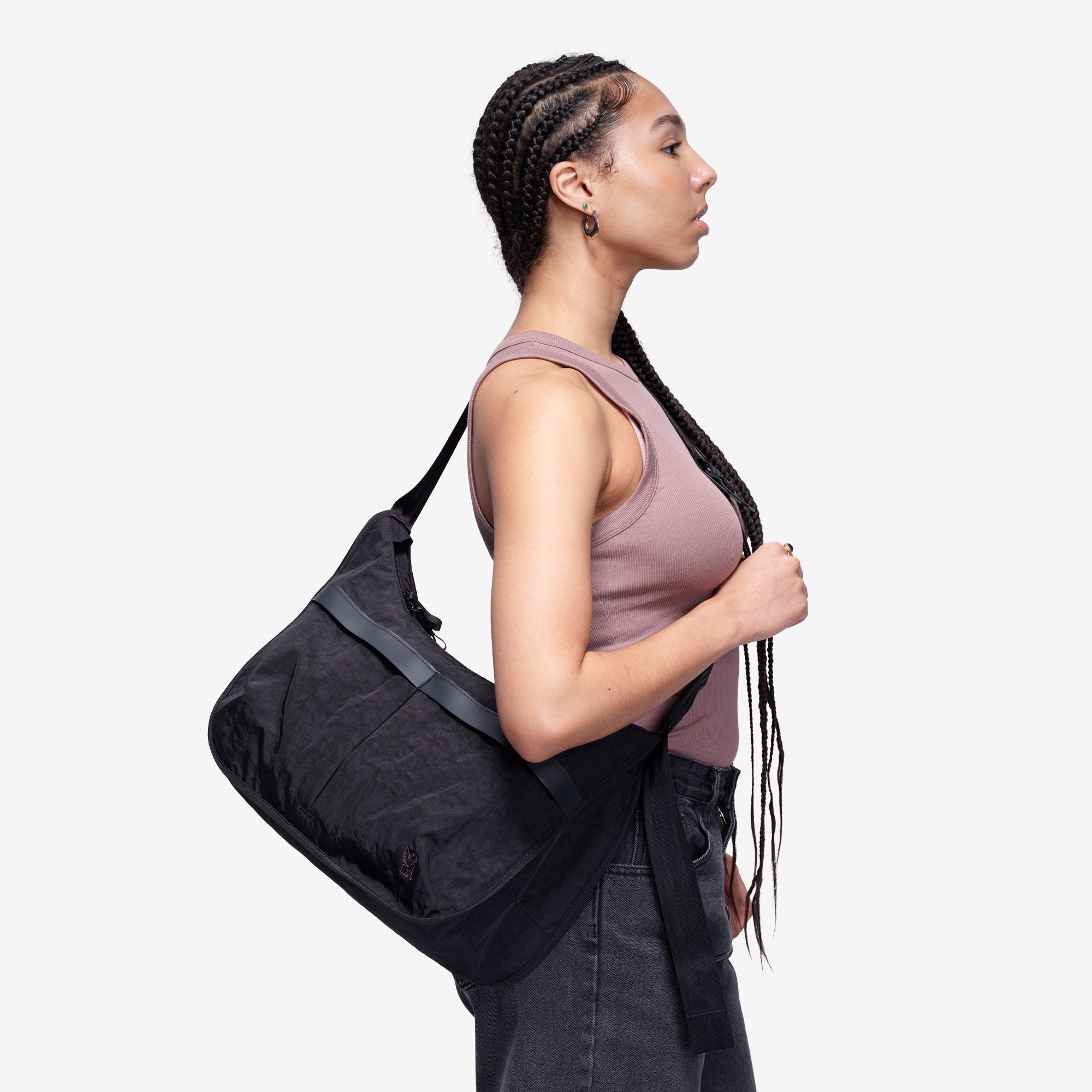 Yoyogi on a woman carrying it on her shoulder