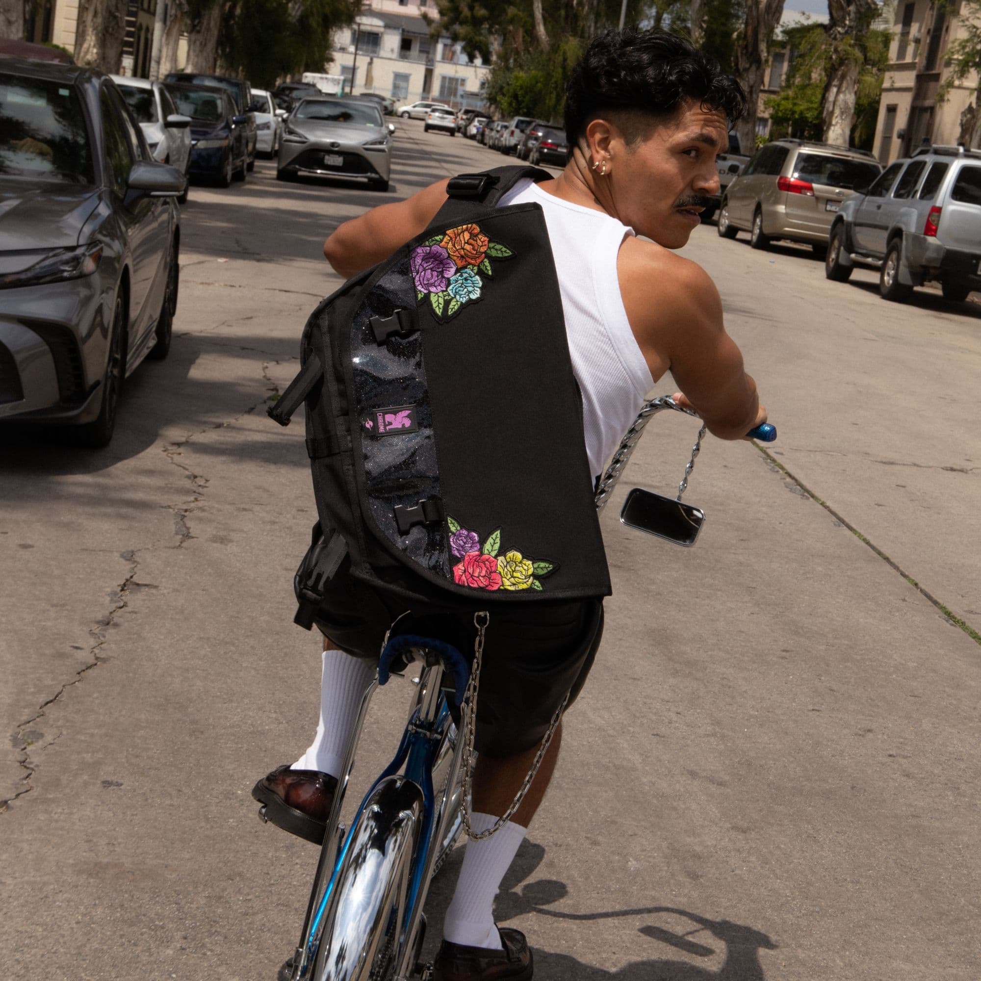 Pride citizen on a person riding a bike #color_rio rose black