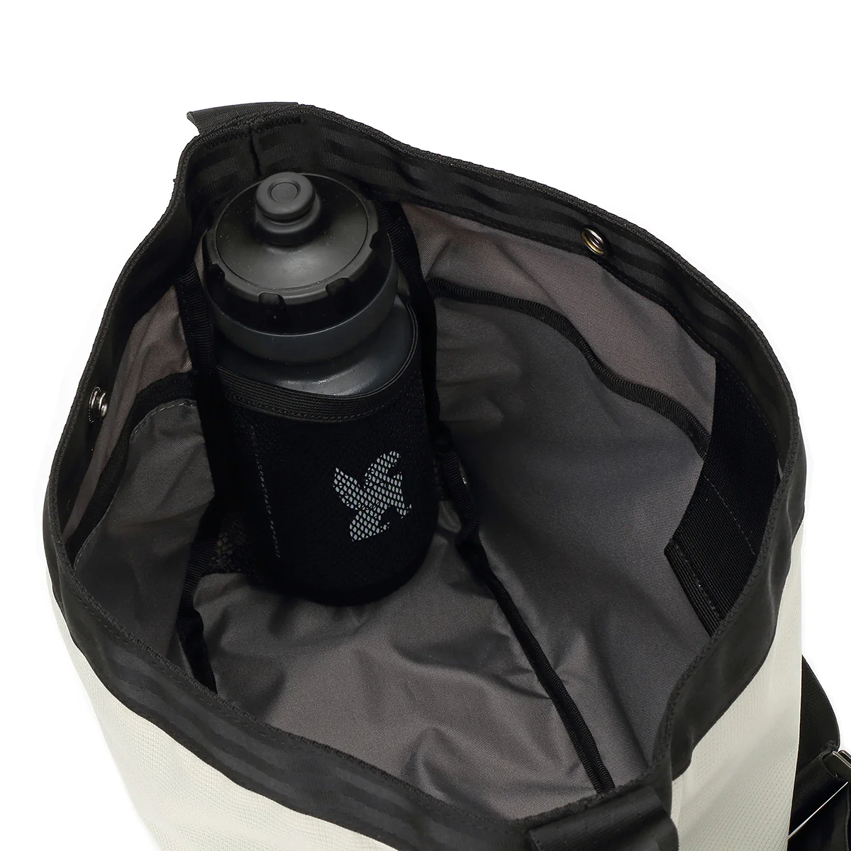 Ruckas Messenger in natural water bottle pocket #color_natural