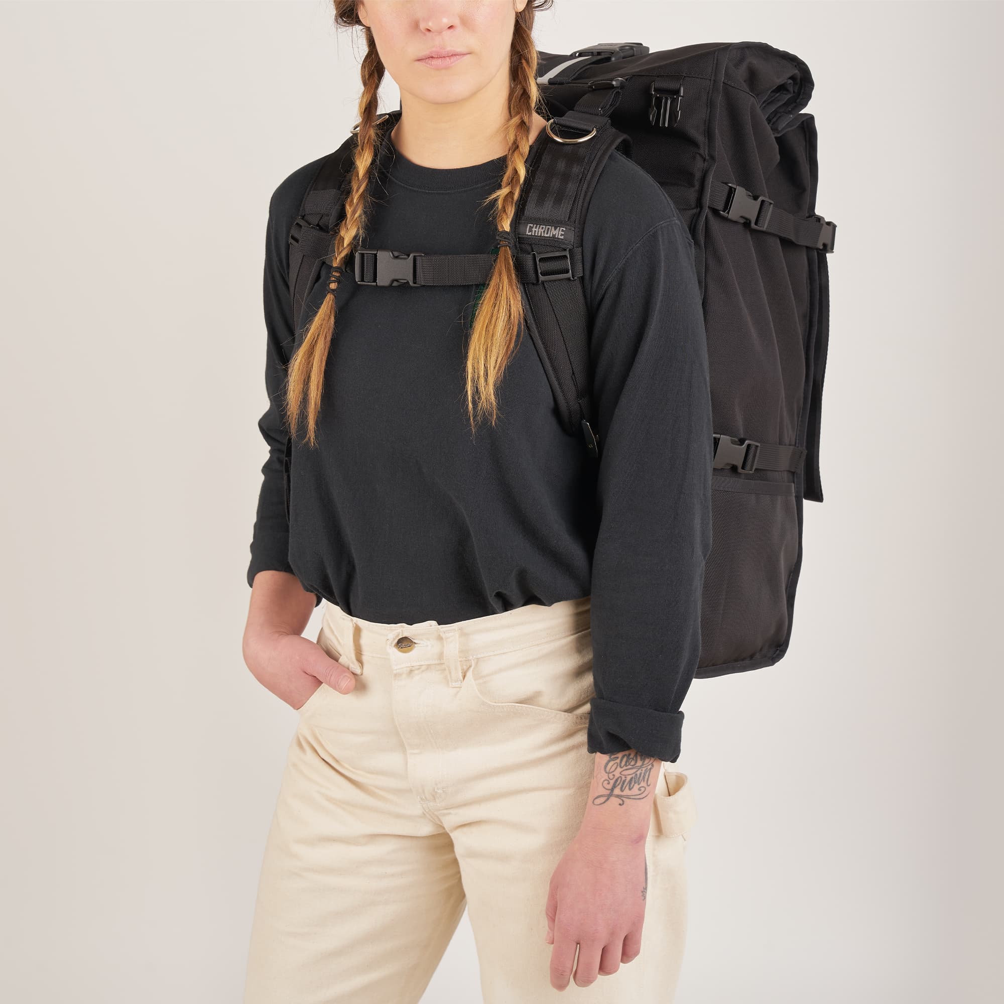 80L Barrage Pro backpack in black worn by a woman front view #color_black/red