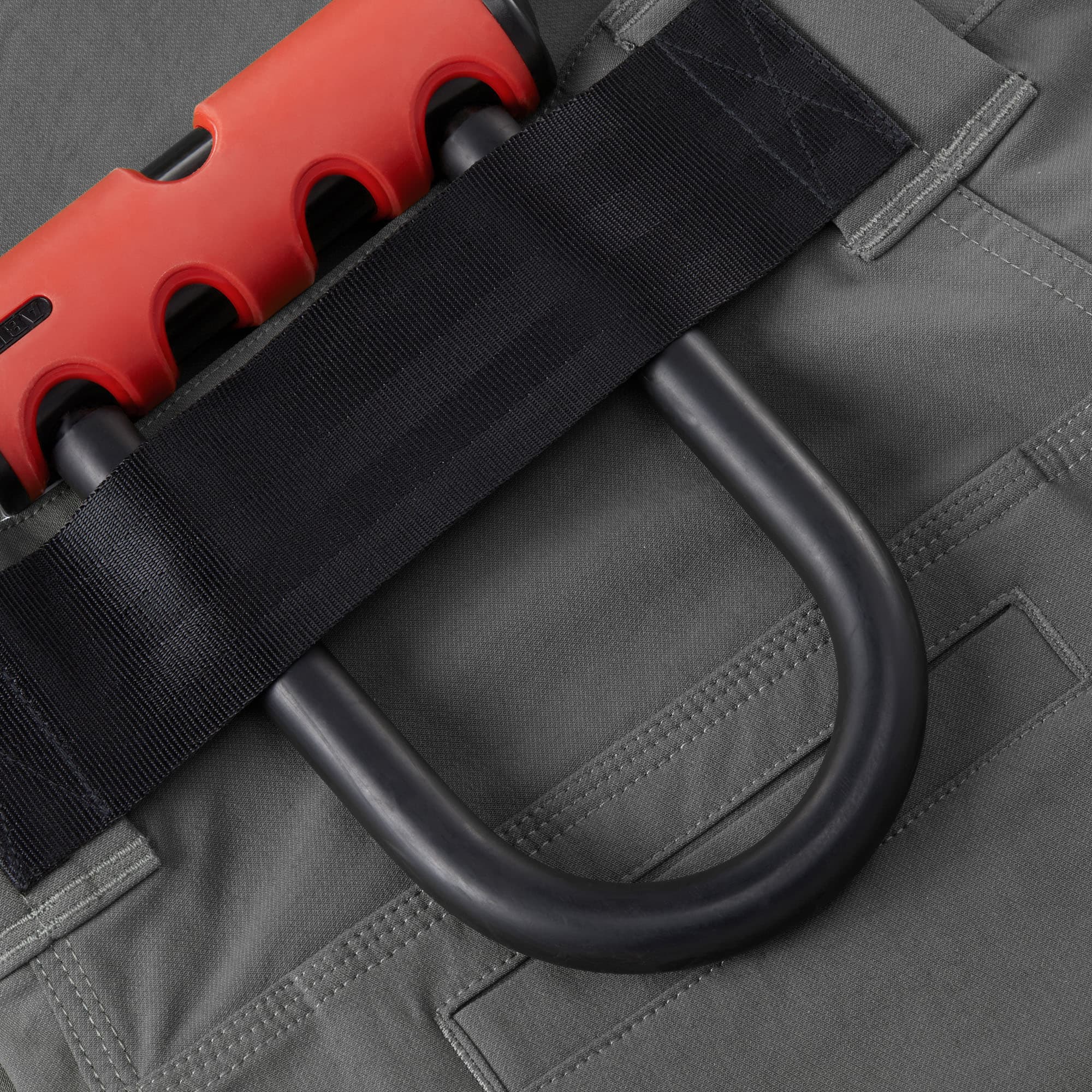 Men's Folsom tech biking Short in grey u-lock holder #color_castle rock