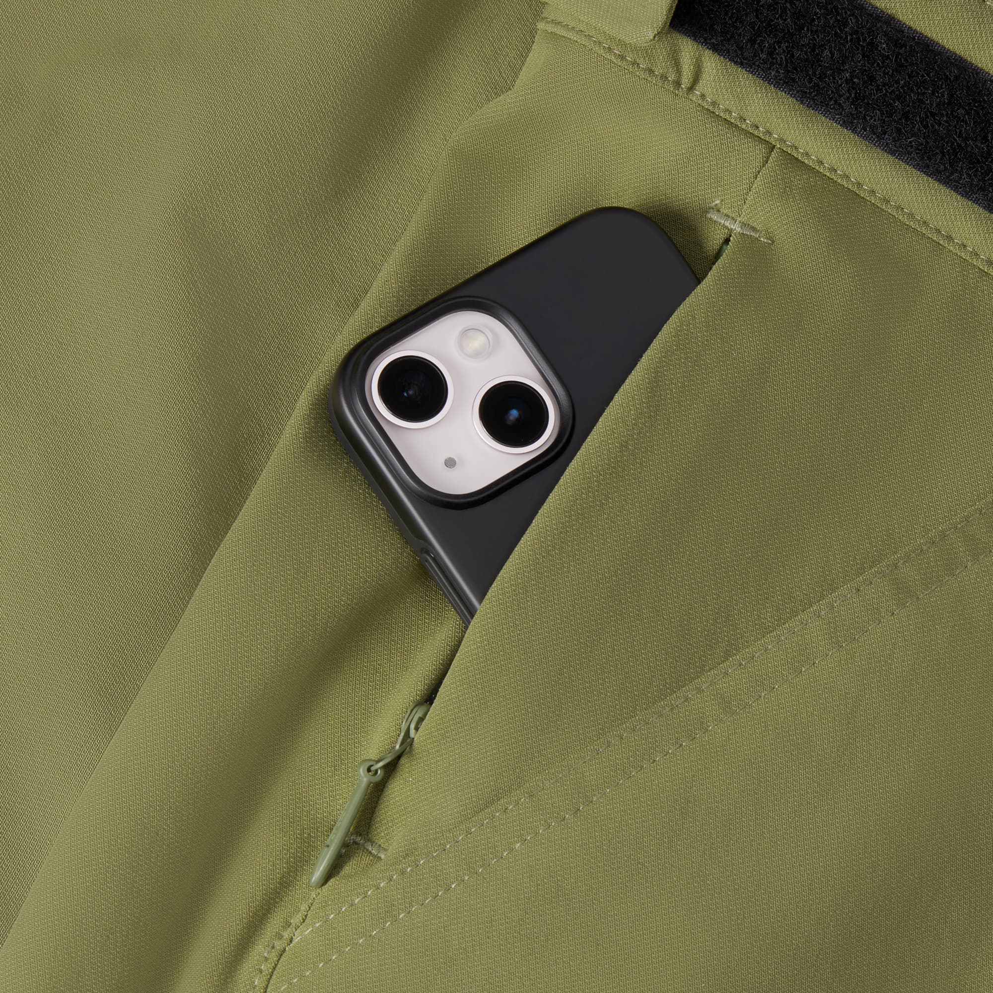 Men's tech Sutro Short in green pocket detail #color_olive branch