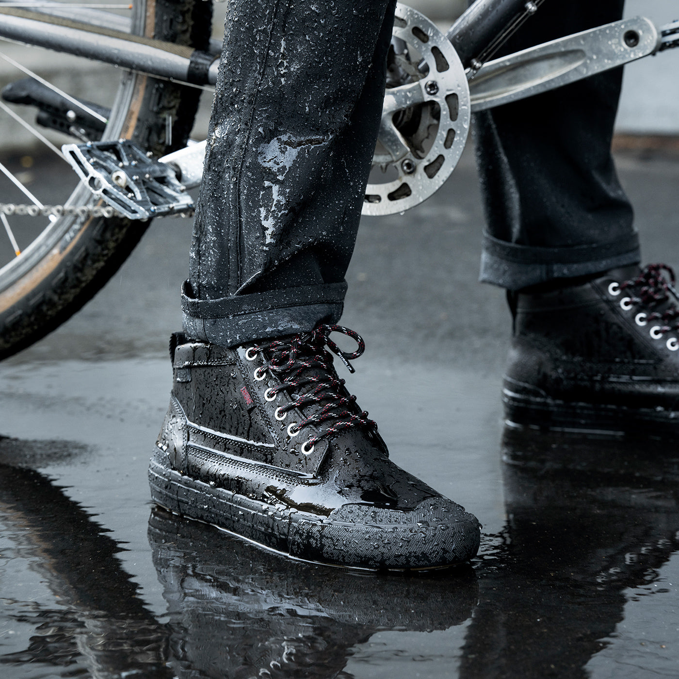 Storm 415 Traction Boots shedding rain