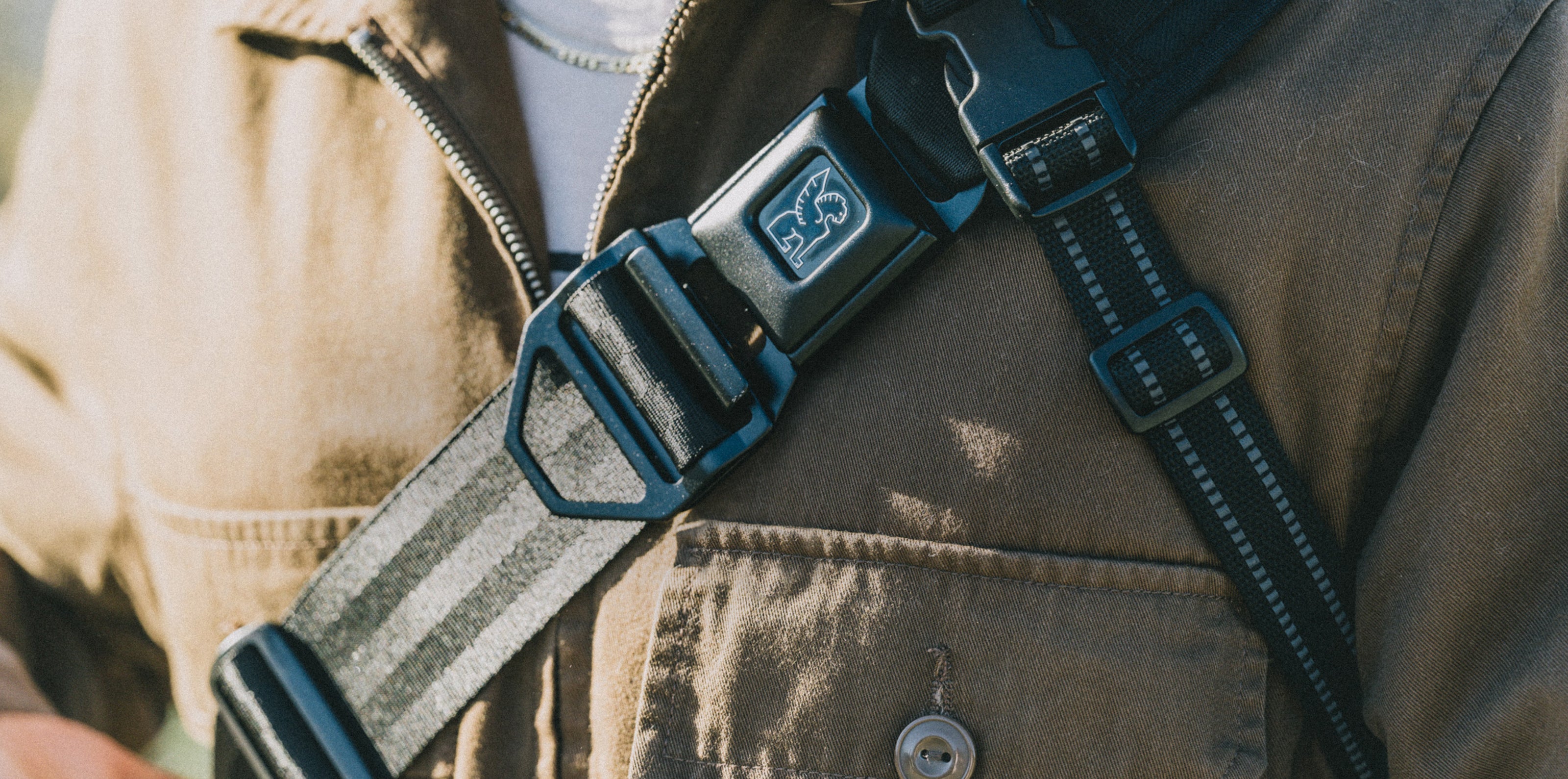 Messenger bag with 2024 seat belt buckle