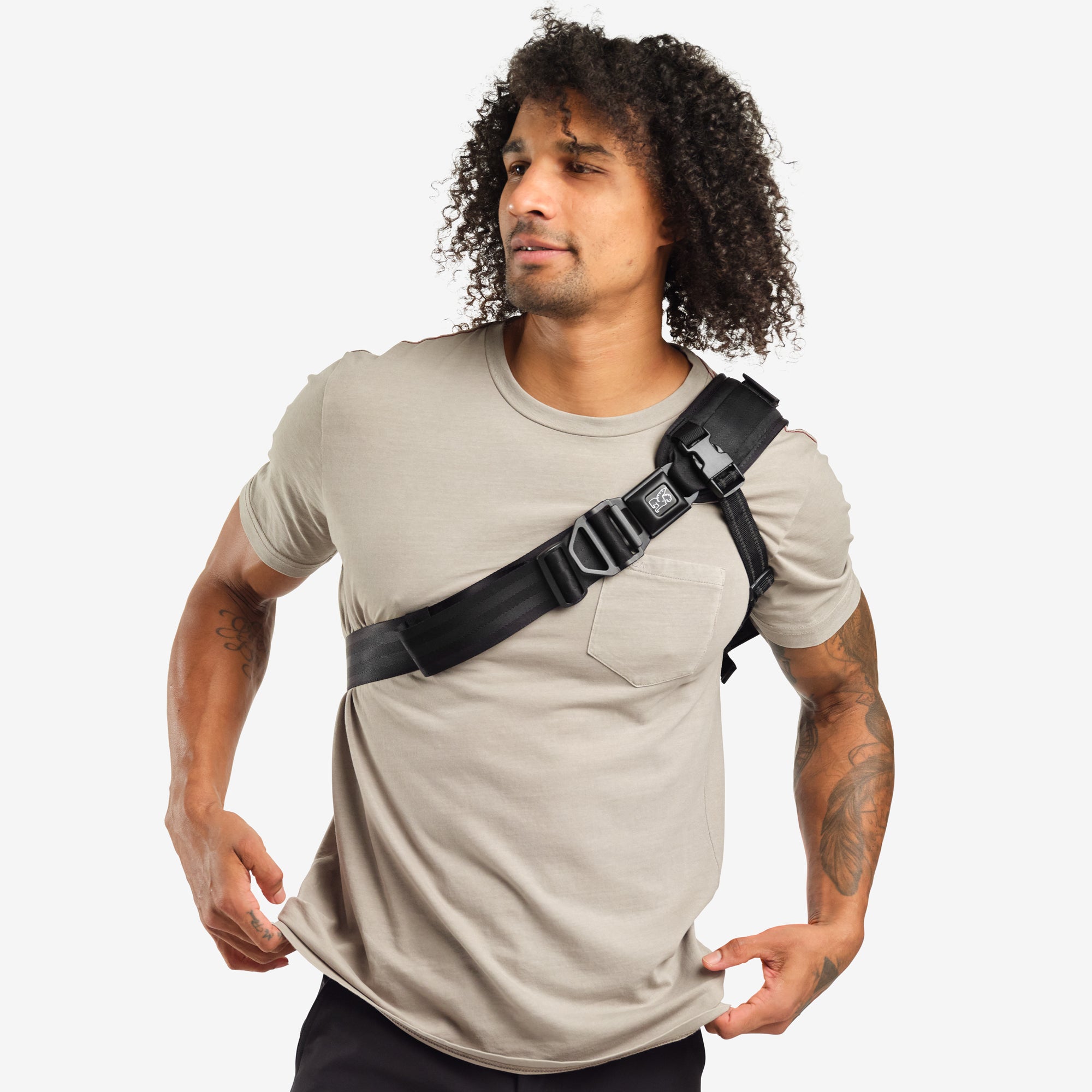 9L Kadet sling shown on a person front view #color_black