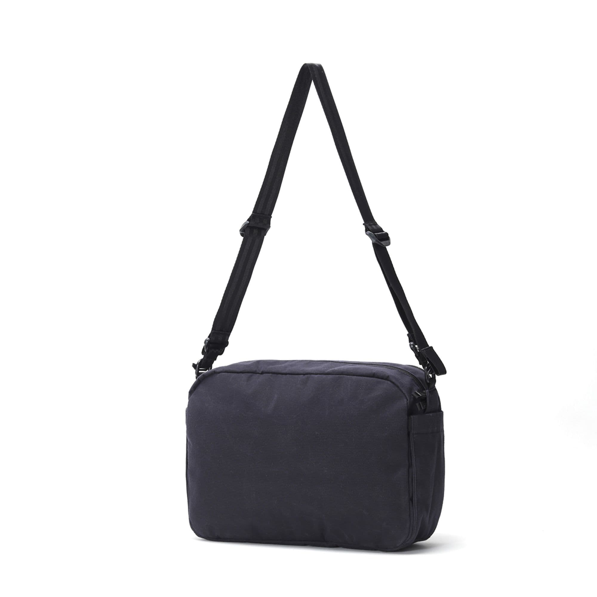 The back of the Pac Shoulder Pouch 3L in Black Canvas Leather #color_black canvas leather