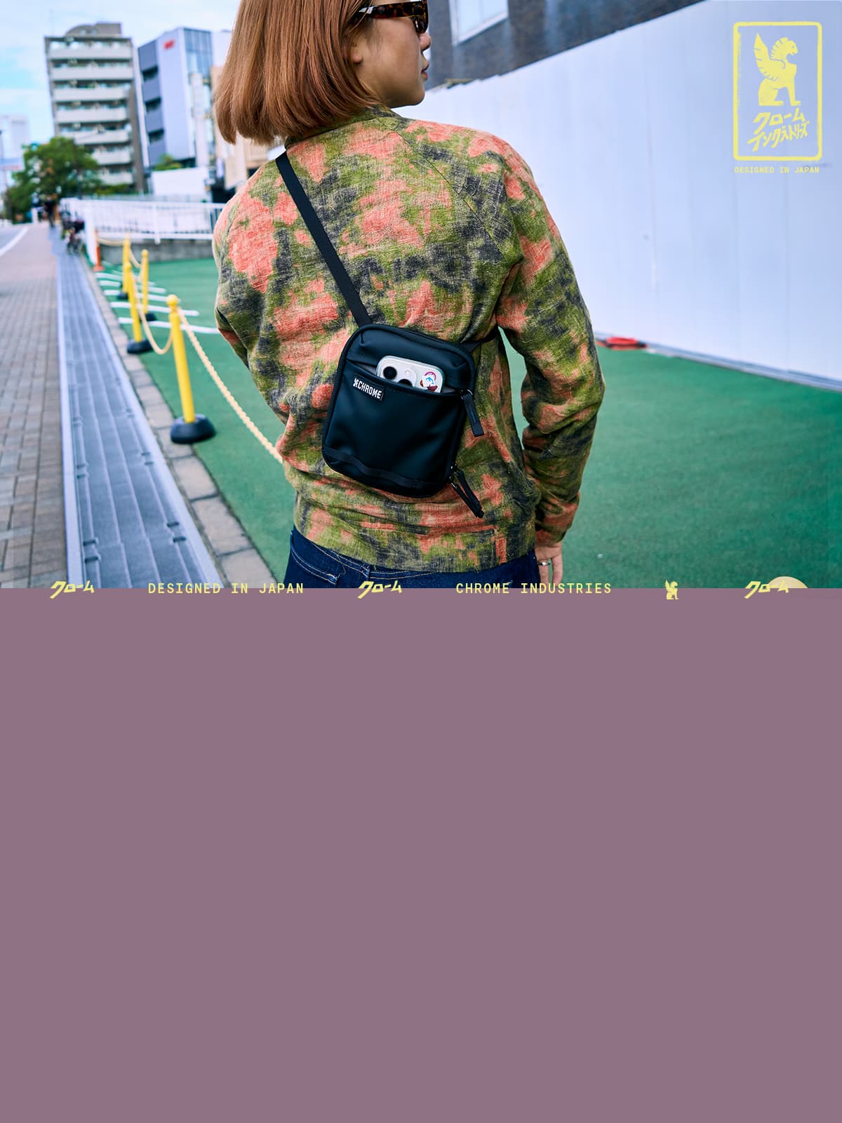 The Pac Pouch 2L worn by a Japanese woman