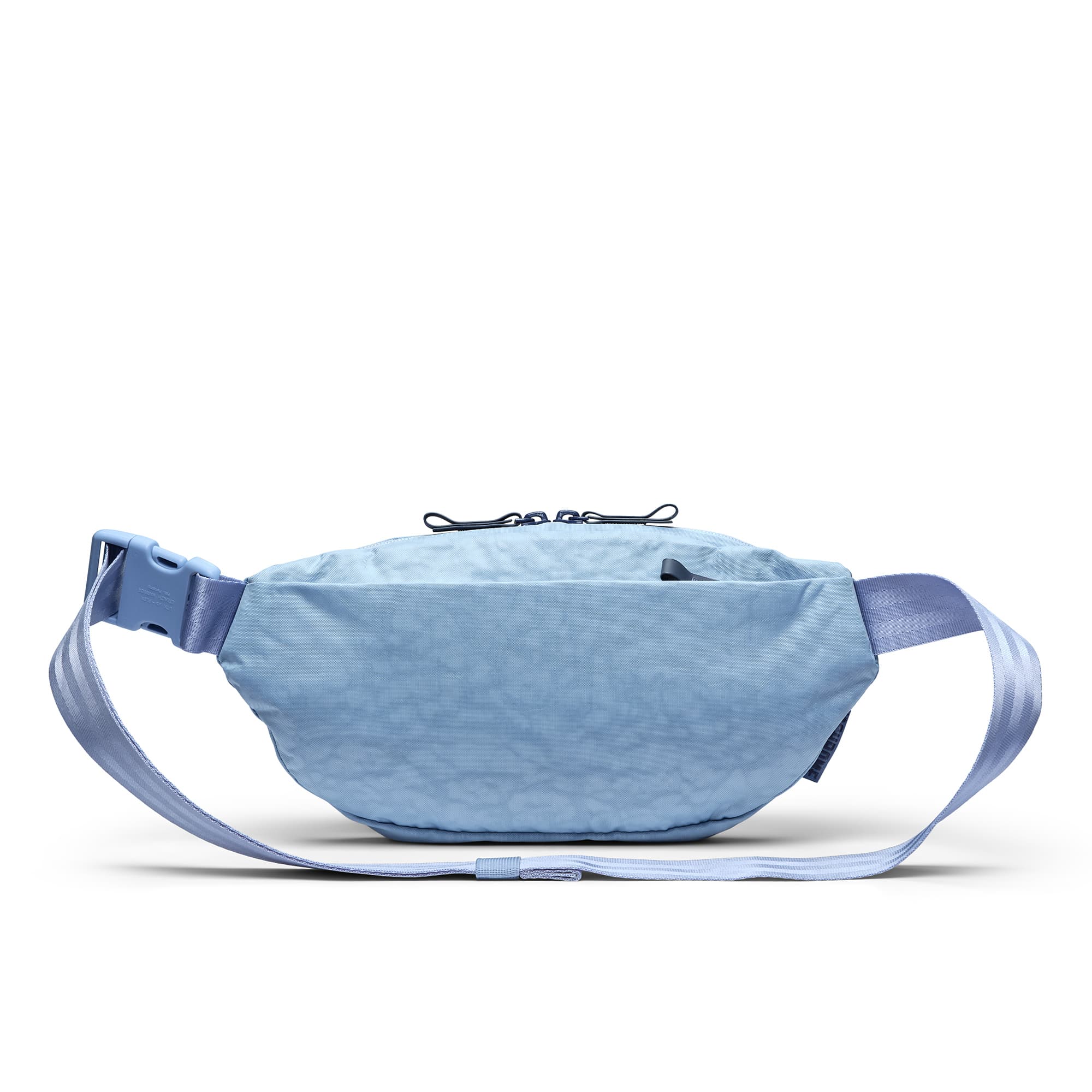 The back of the Sabin 3L Sling in light blue #color_ice shadow