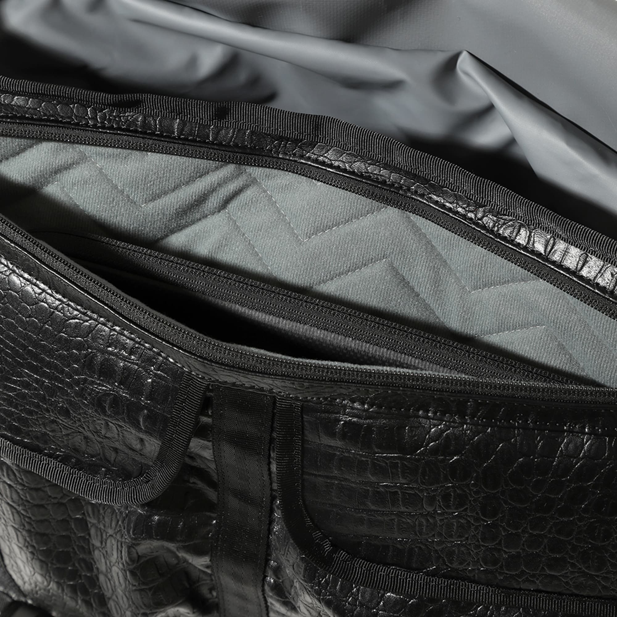 EG edition Citizen 24L Messenger padded laptop sleeve