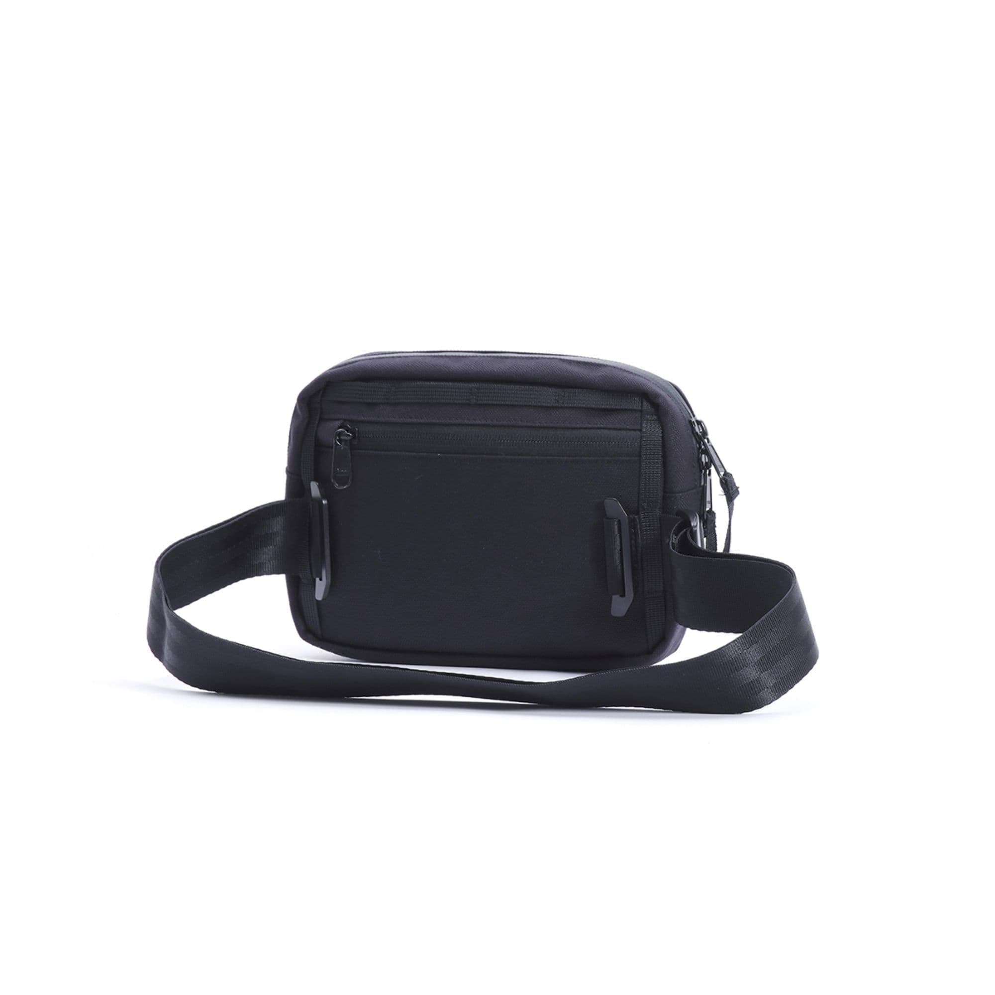 The back of the Barrage 2L Sling in black #color_black x