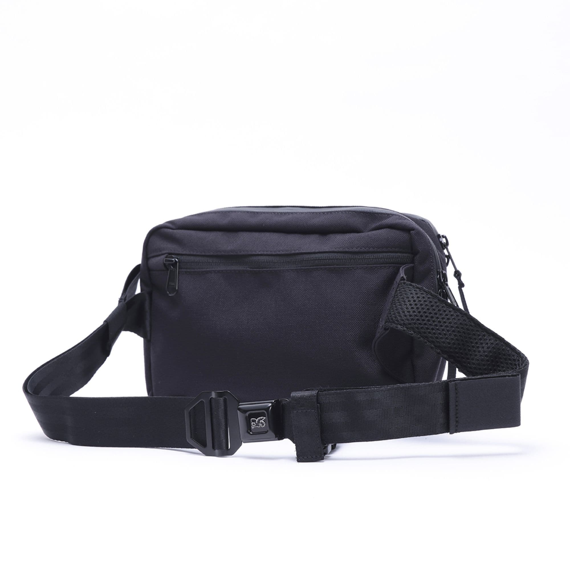 The back of the Barrage 5L Sling in black #color_black x