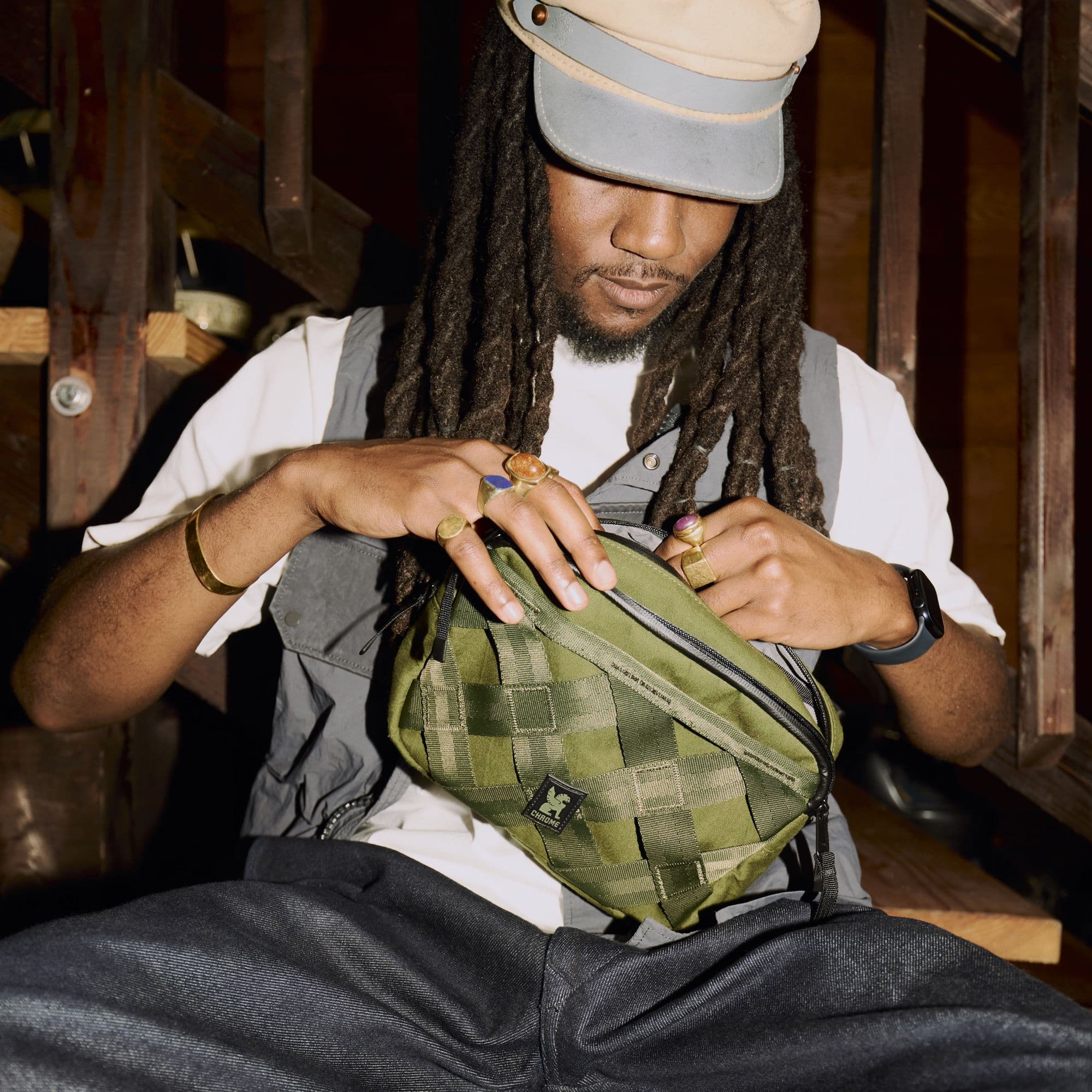 The barrage 5L in moss green used by a guy