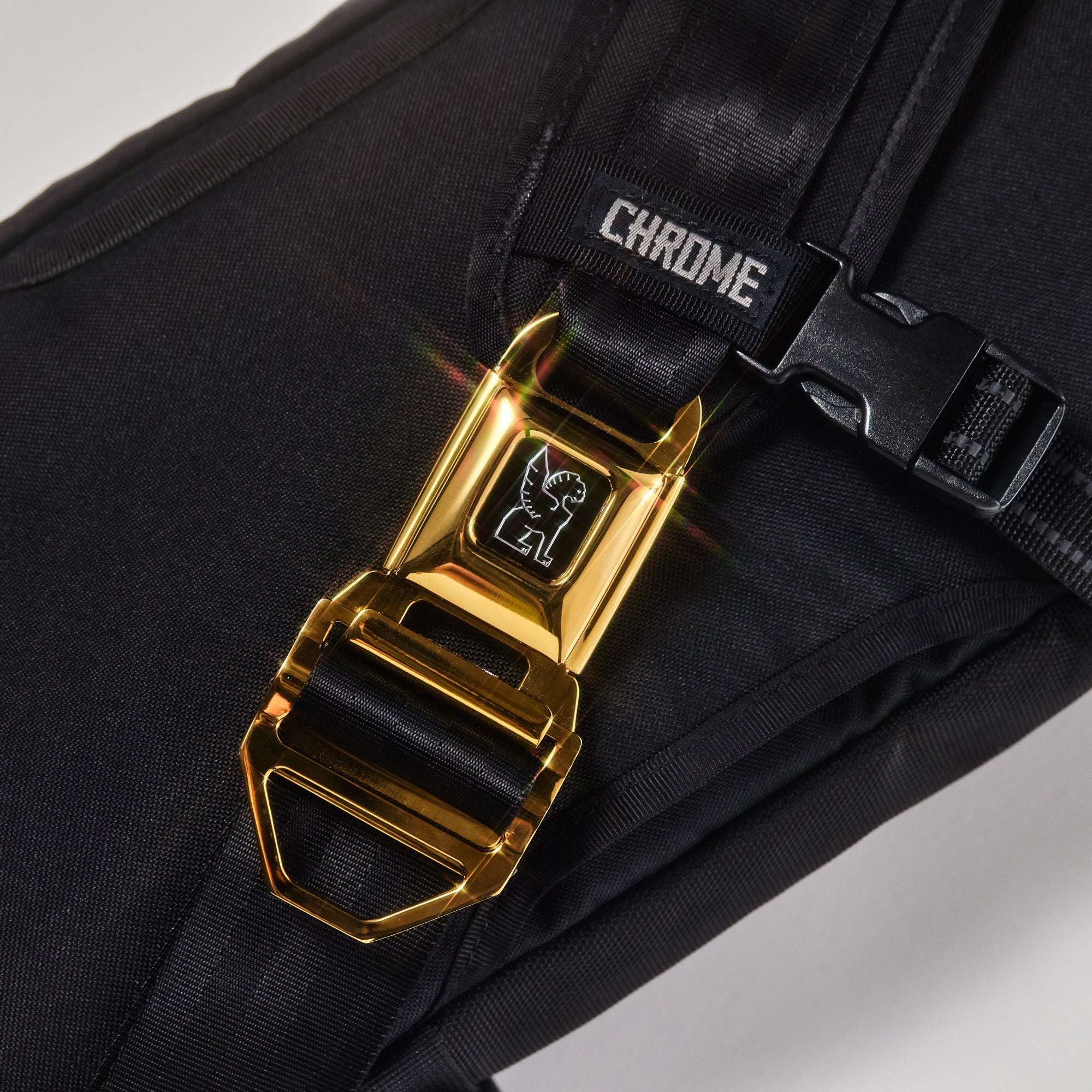 Chrome LG iconic buckle in gold shown on a Kadet #color_gold