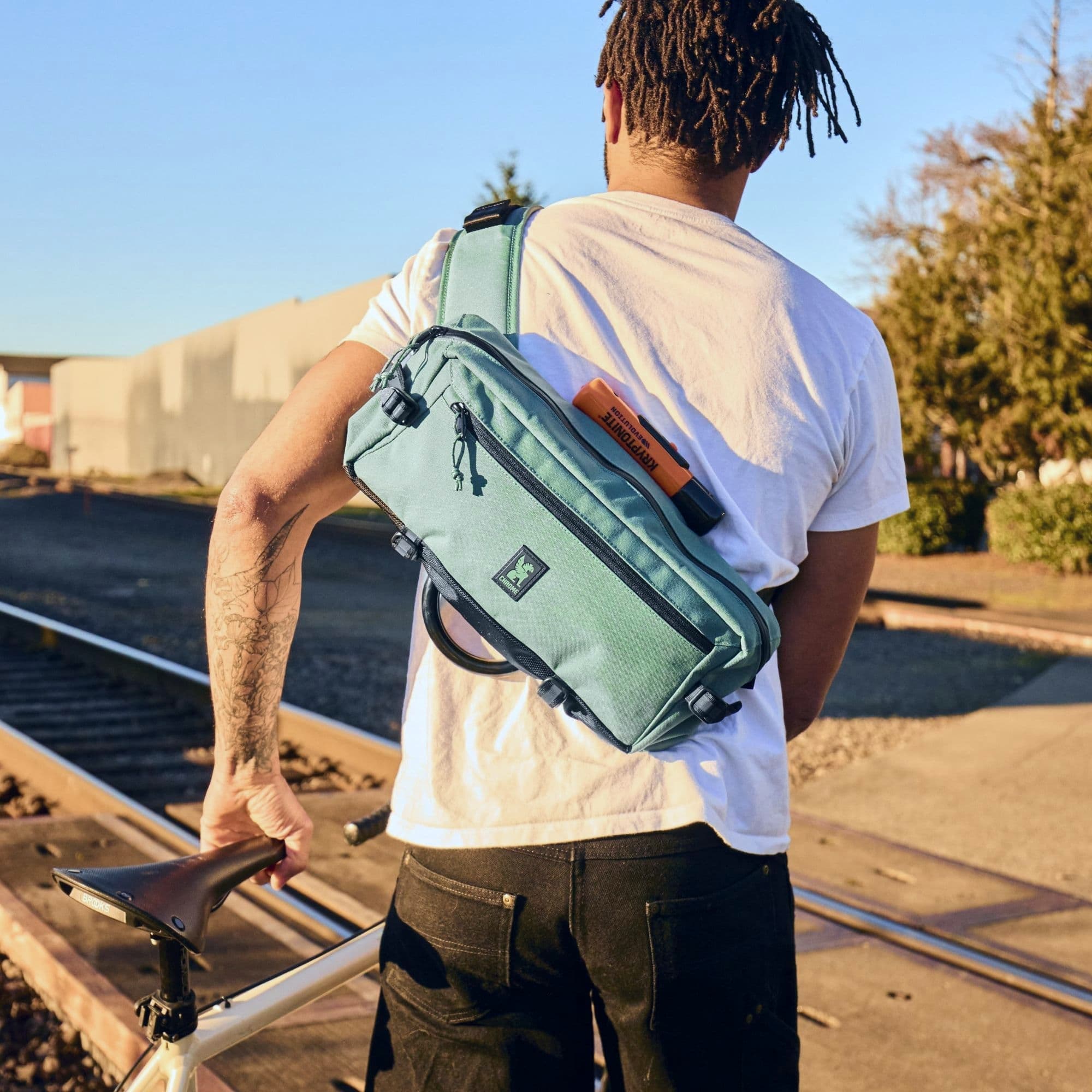 No-Slip Sling Bag – Chrome Kadet with Stabilizer Strap