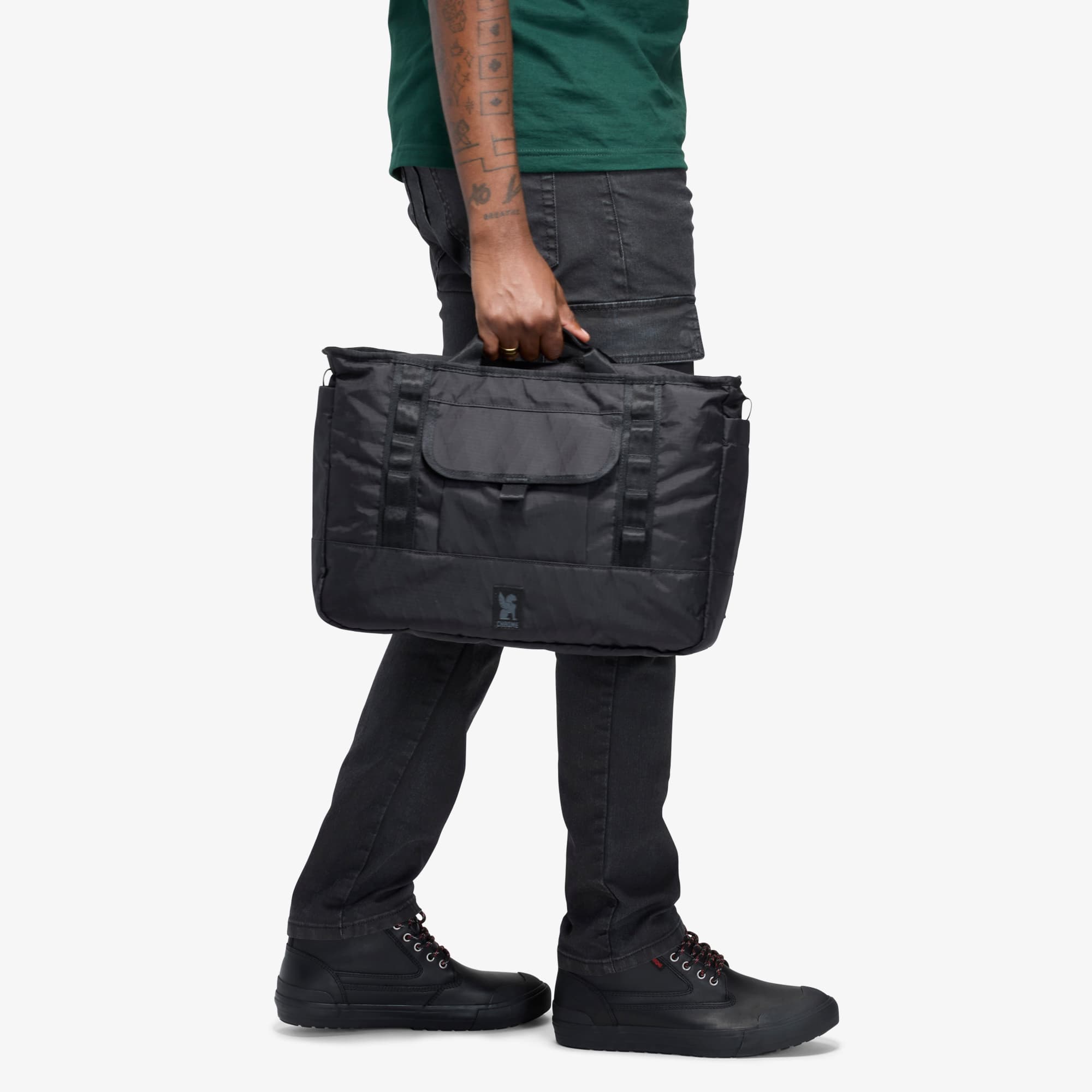 Midtown 20L Messenger