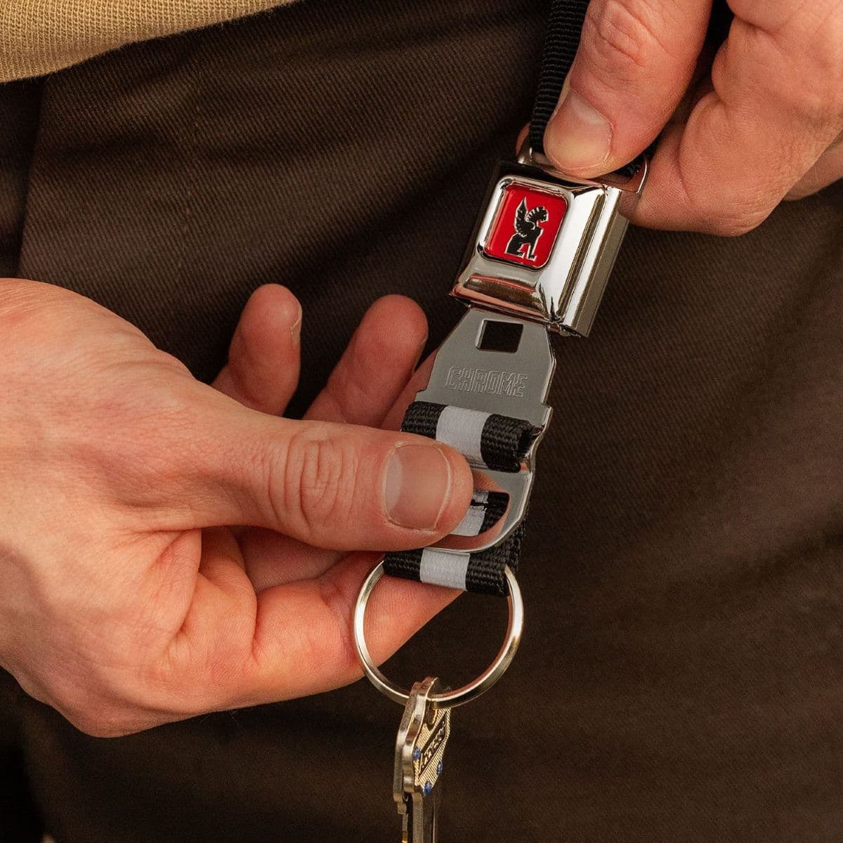 The mini buckle keychain in silver in use