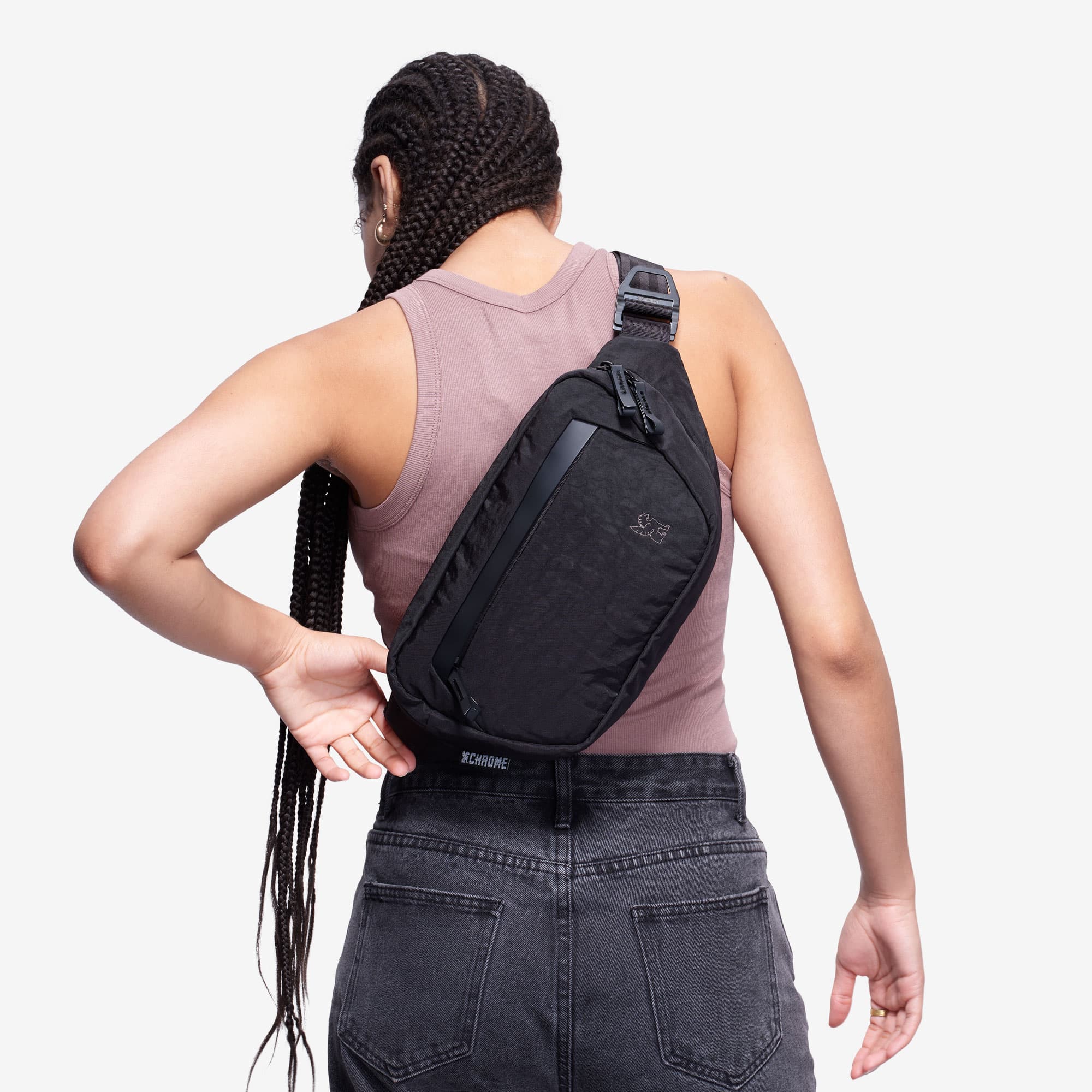 Woman wearing the Sabin Sling on her back