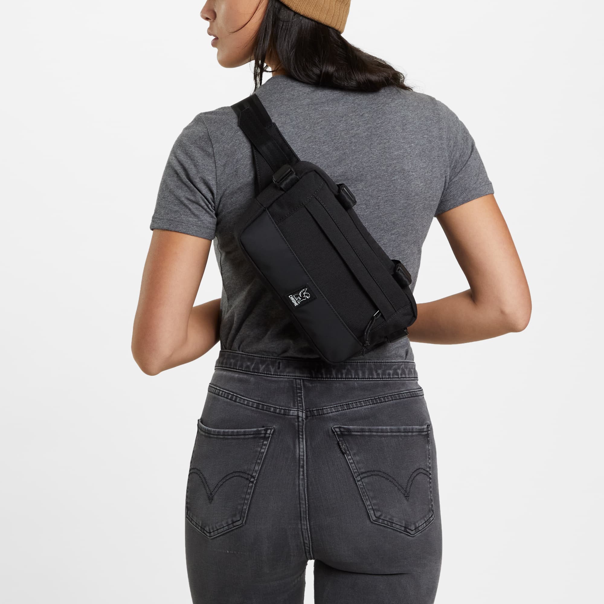 2L Doubletrack Frame Bag in black worn as a sling