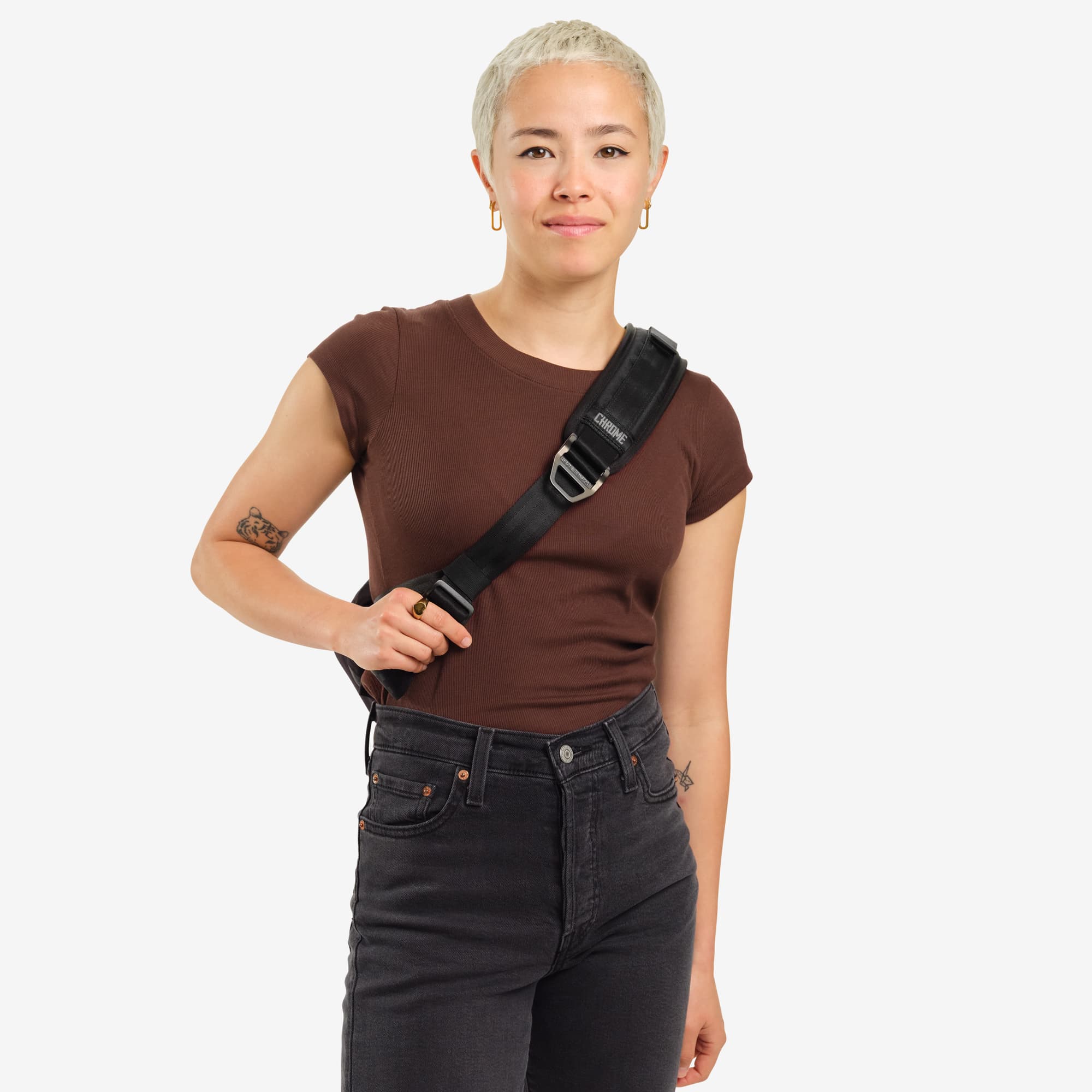 Mini Kadet Sling 5L in black worn by a woman front view