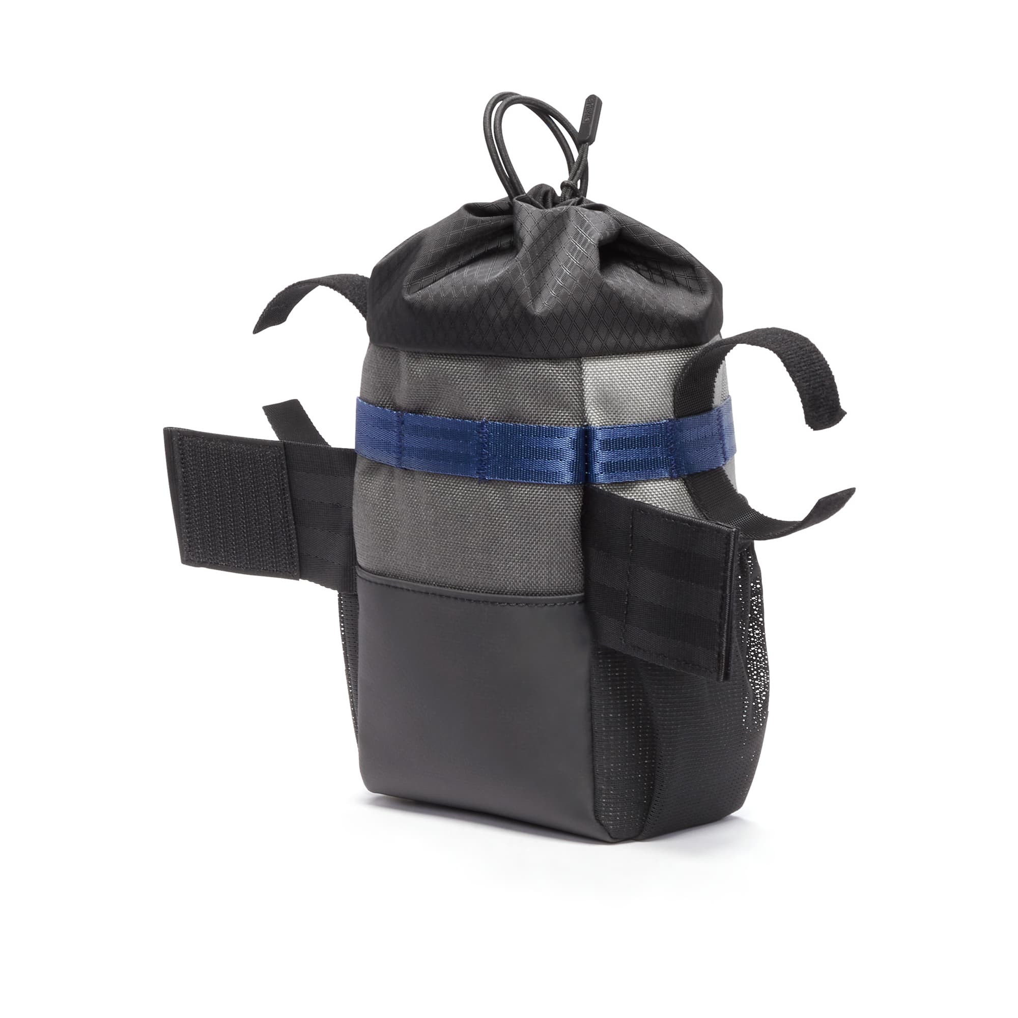Highly reflective Doubletrack Feed Bag in grey strap view #color_fog
