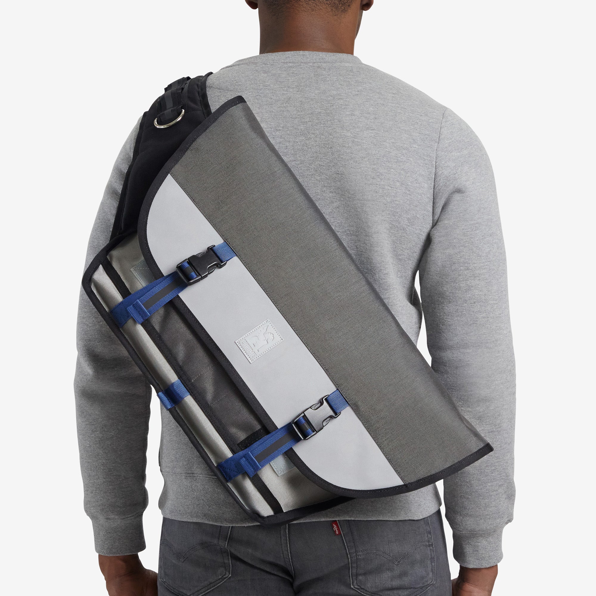 Highly Reflective Citizen Messenger in grey worn by a man #color_fog