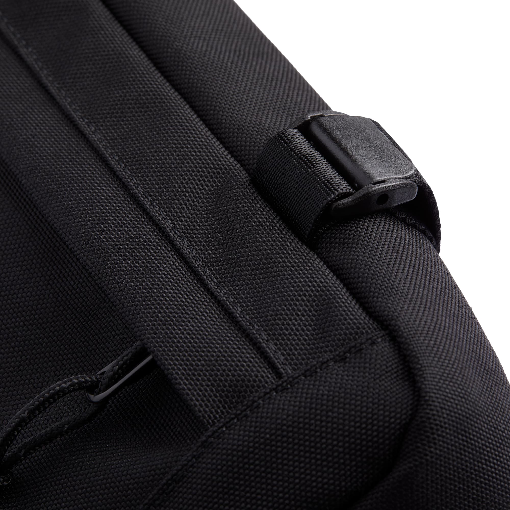 2L Doubletrack Frame Bag in black buckle detail #color_black