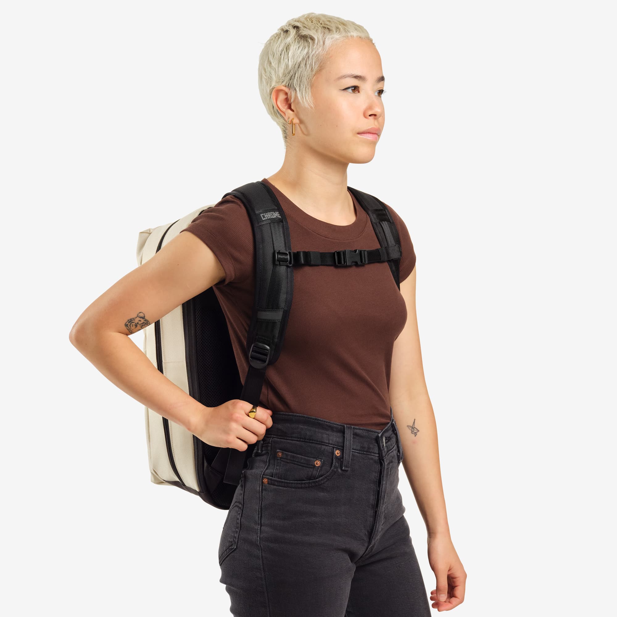 Ruckas 23L Backpack in natural worn by a woman front view #color_natural