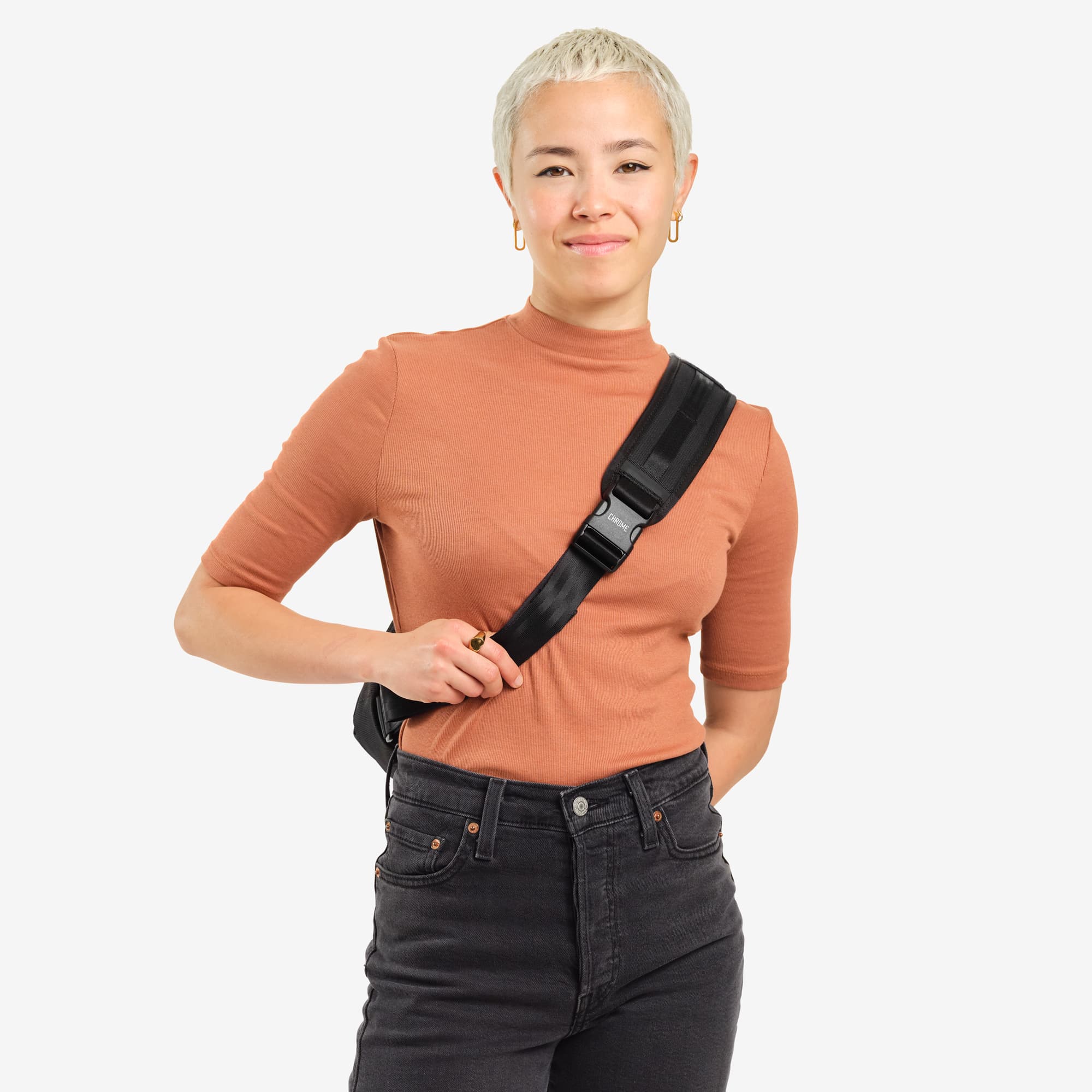 Ruckas Sling in black worn by a woman front view