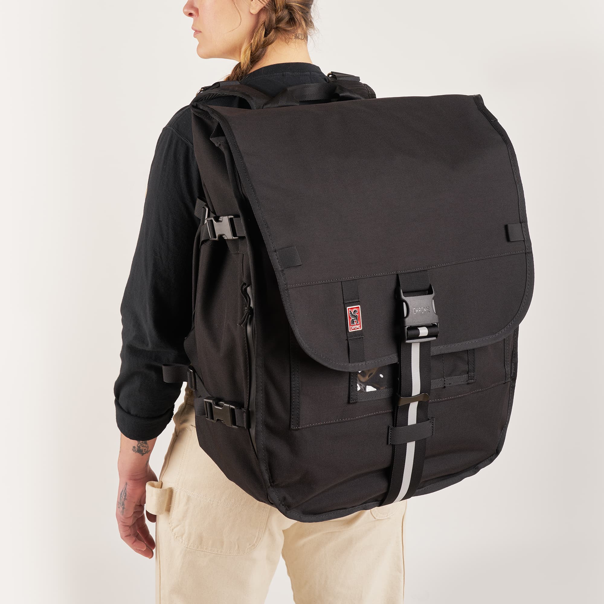 Warsaw Backpack in black back view on a woman #color_black